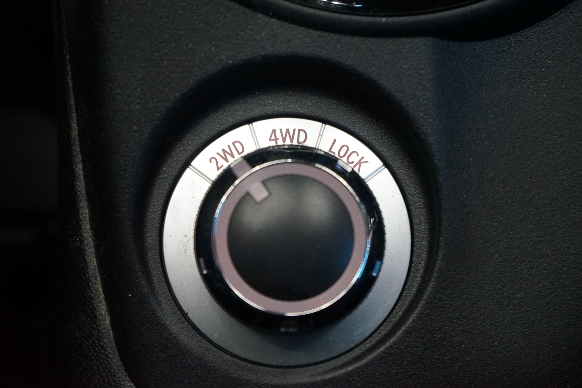 PEUGEOT 4008 1.6 HDi Allure 4WD-image-16