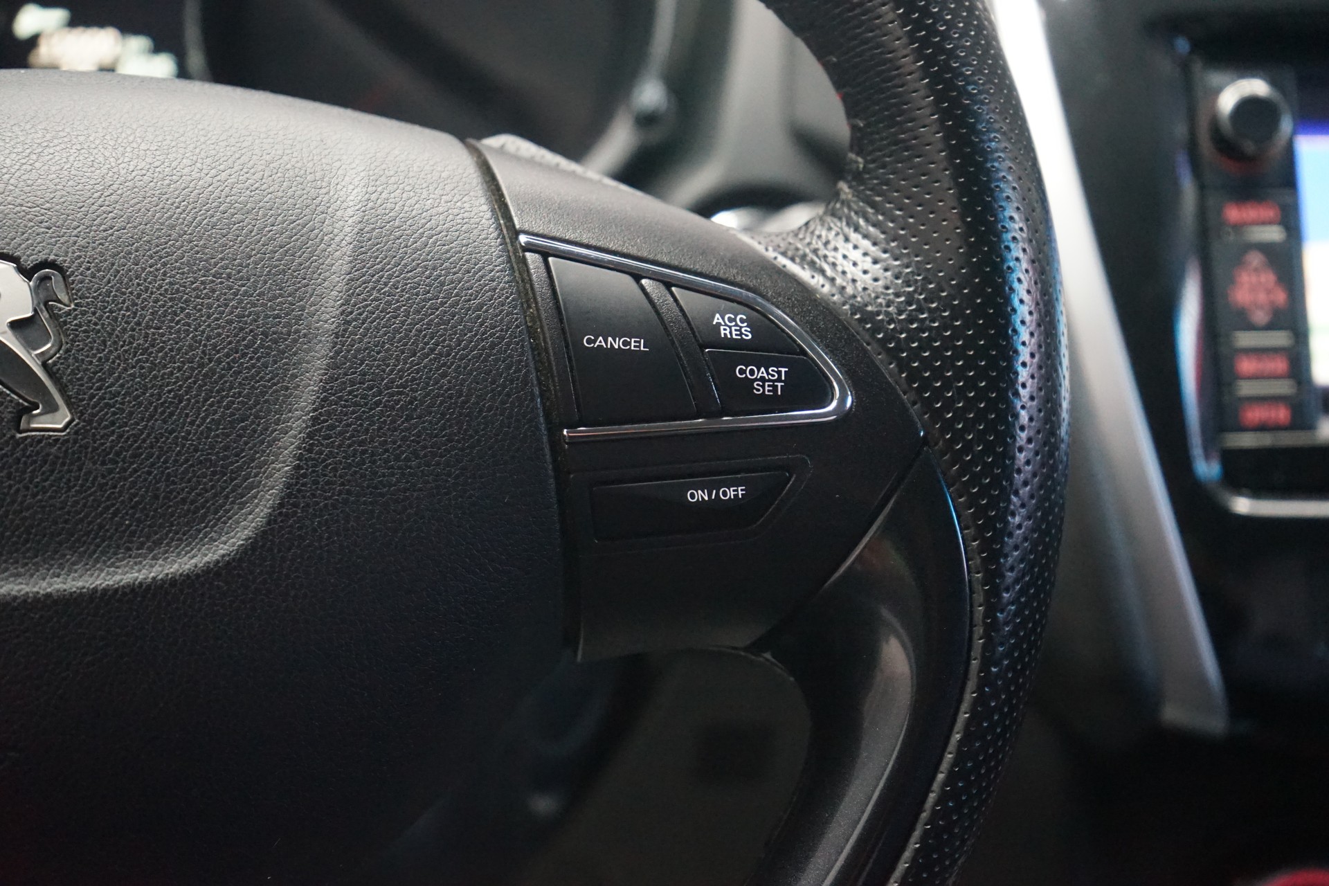 PEUGEOT 4008 1.6 HDi Allure 4WD-image-9