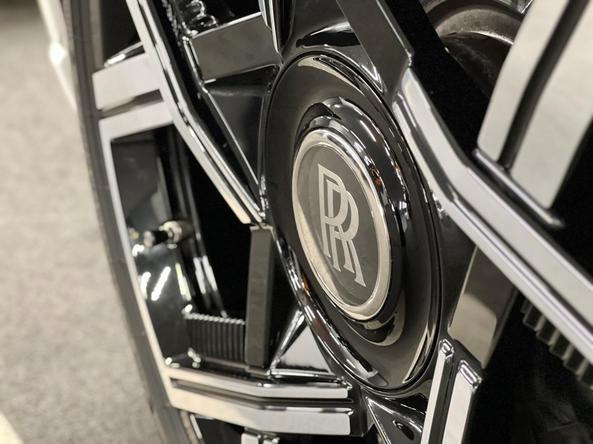 ROLLS-ROYCE Cullinan 6.7 V12 Black Badge-image-7