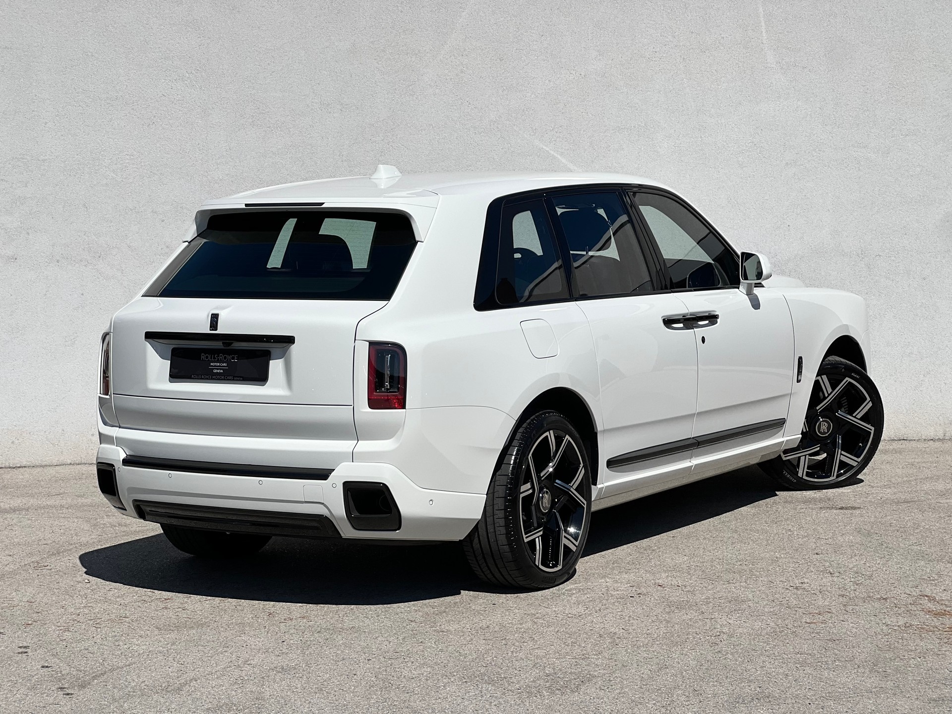 ROLLS-ROYCE Cullinan 6.7 V12 Black Badge-image-1