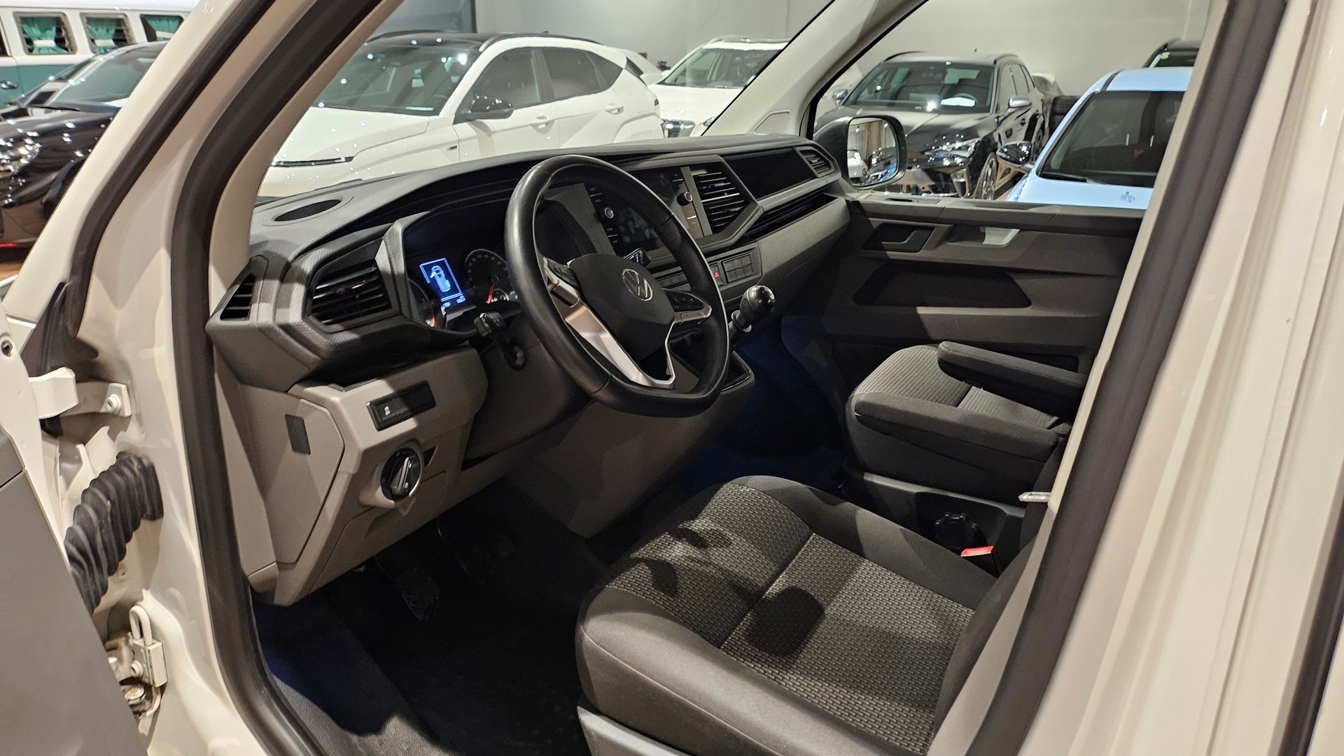 VW T6.1 Caravelle 2.0 TDI Trendline 4Motion LWBđ„ 4x4 8 PlĂ€tzer đ„Top Zustandđ„-image-21
