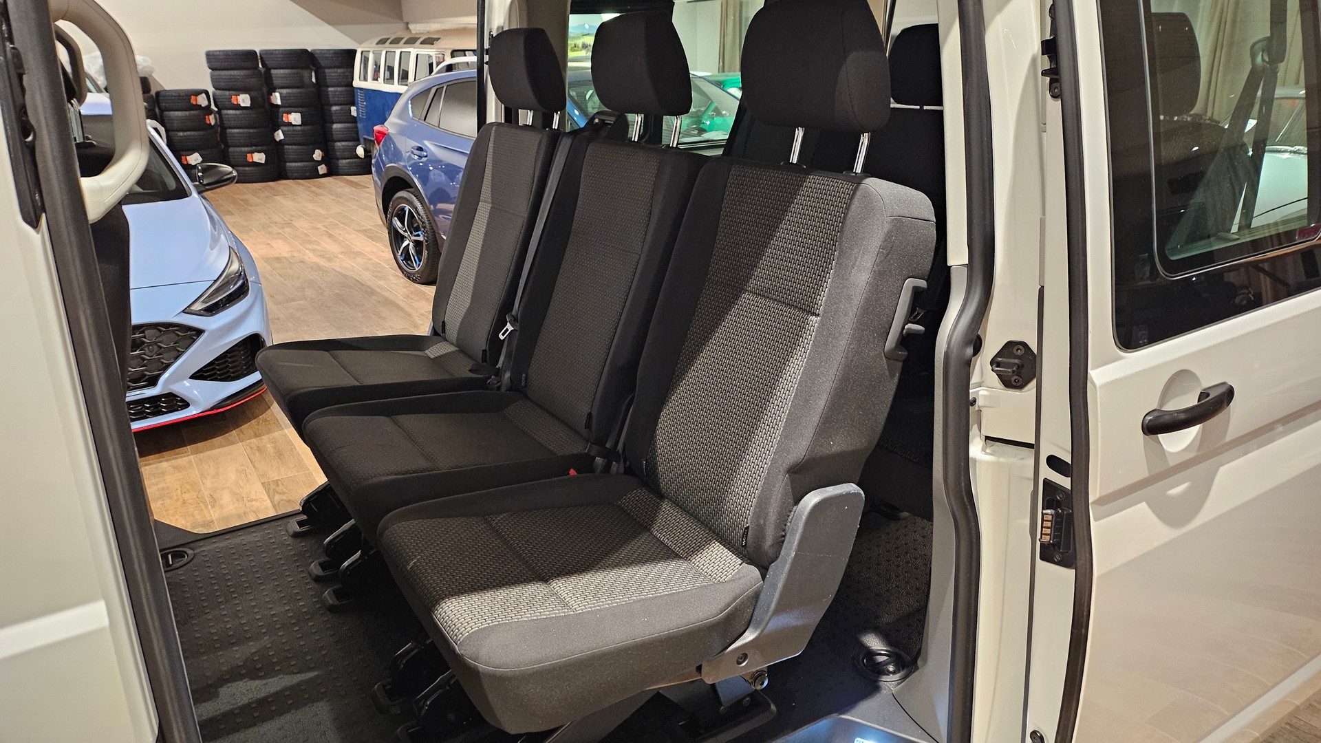 VW T6.1 Caravelle 2.0 TDI Trendline 4Motion LWBđ„ 4x4 8 PlĂ€tzer đ„Top Zustandđ„-image-18