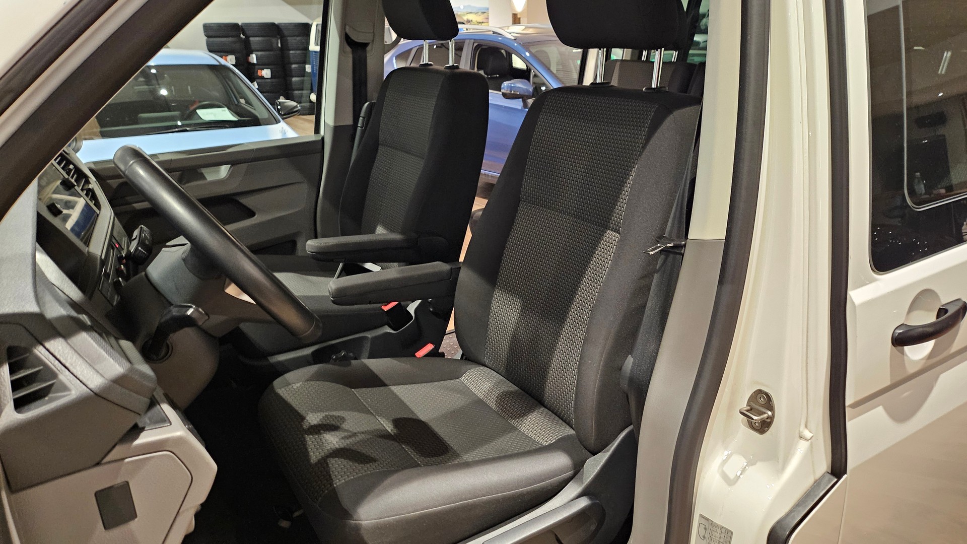 VW T6.1 Caravelle 2.0 TDI Trendline 4Motion LWBđ„ 4x4 8 PlĂ€tzer đ„Top Zustandđ„-image-22