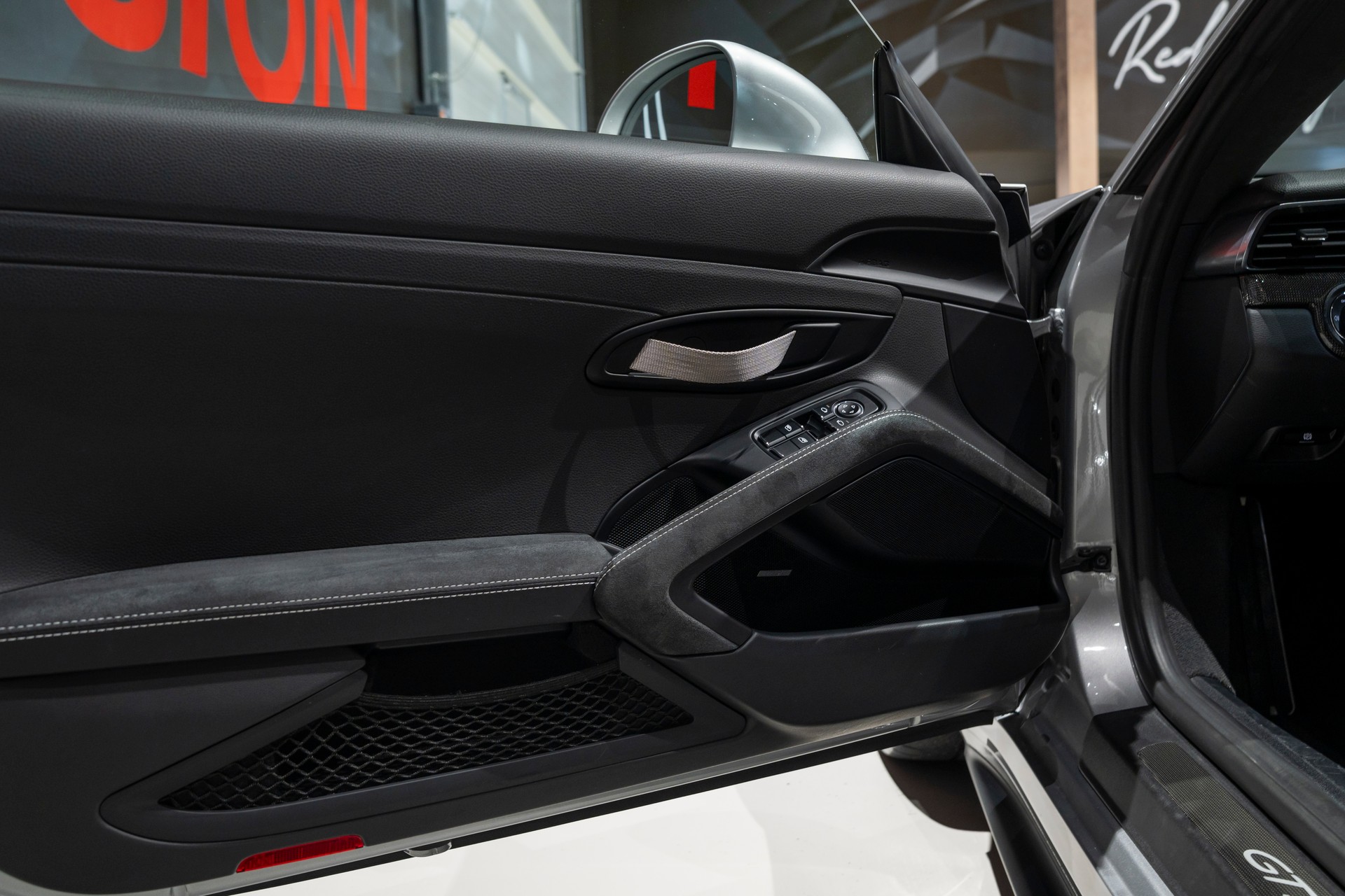 PORSCHE 911 GT3 RS PDK Weissach-image-11