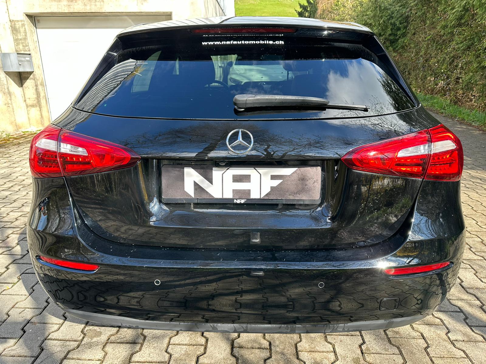 MERCEDES-BENZ A 160-showroom-element-3
