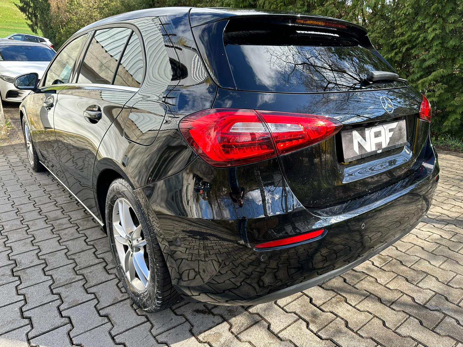 MERCEDES-BENZ A 160-showroom-element-2