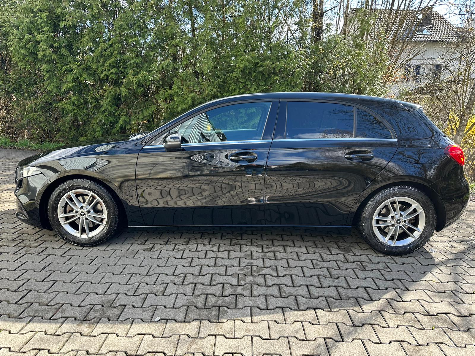 MERCEDES-BENZ A 160-showroom-element-1