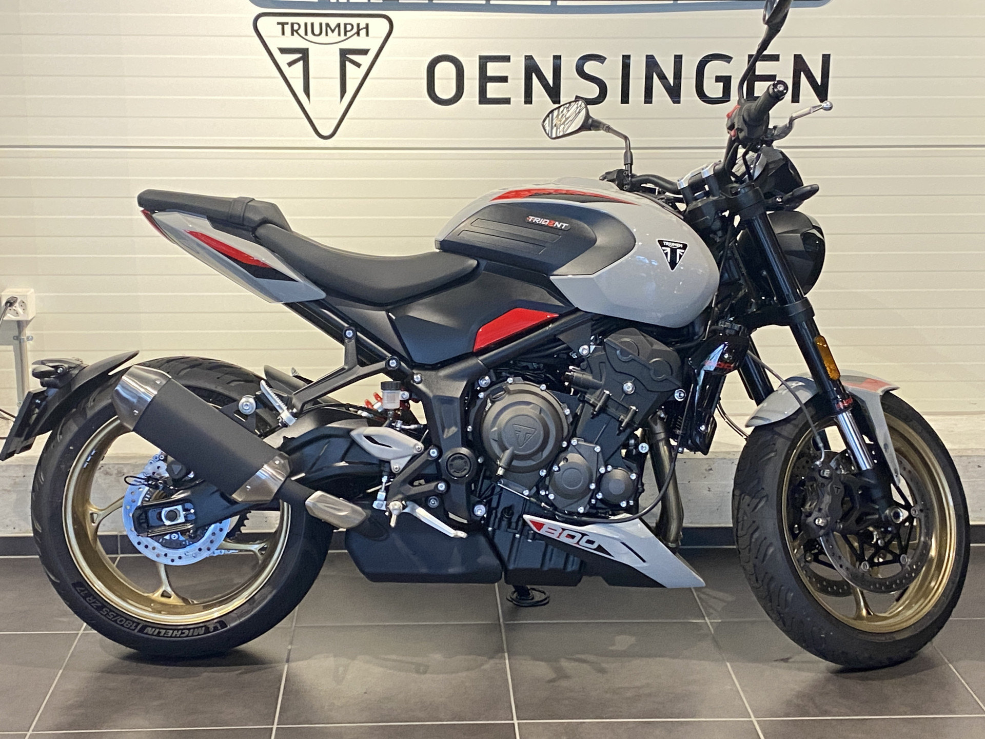 TRIUMPH Trident 800-image-3