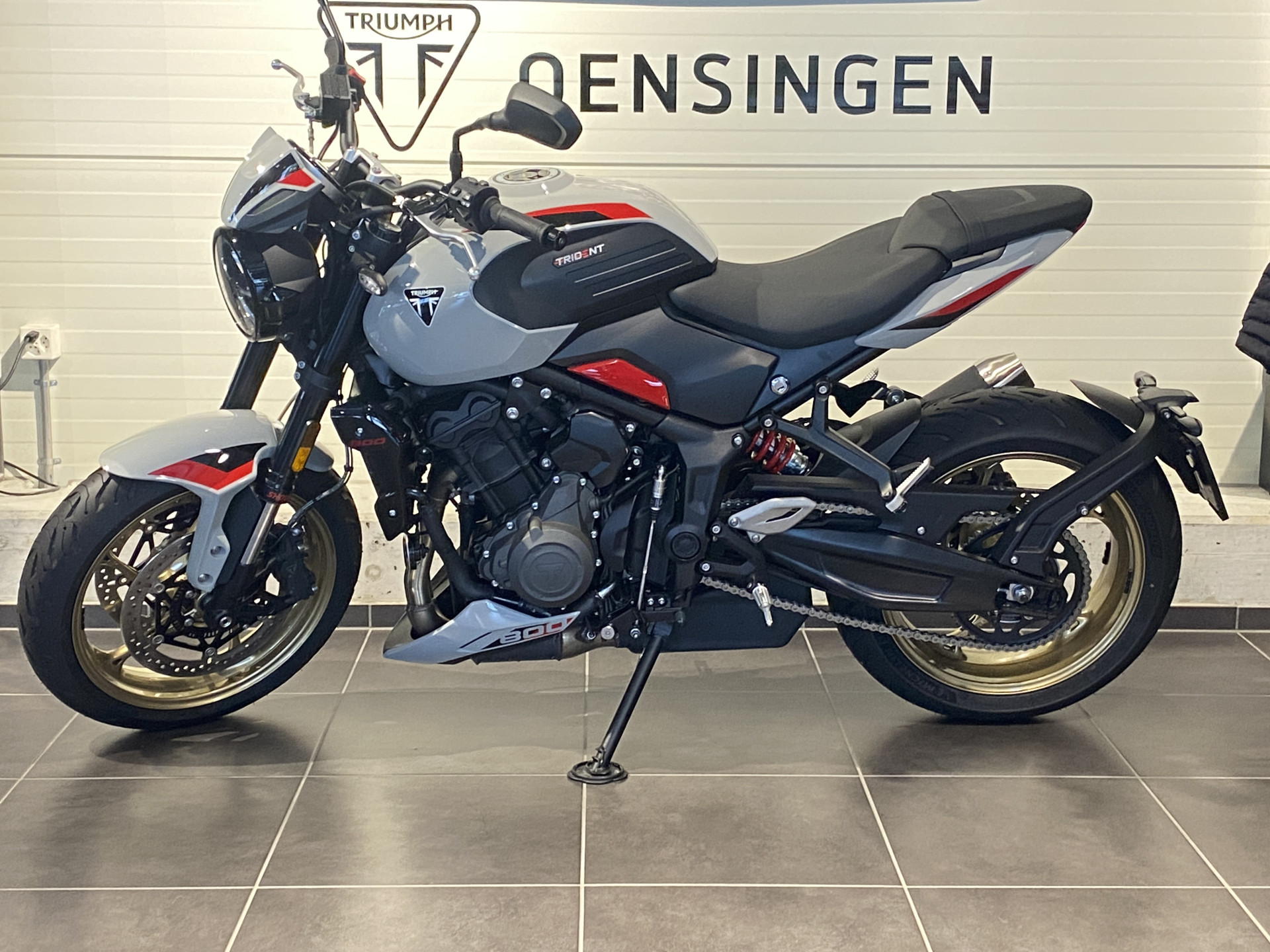 TRIUMPH Trident 800-image-0