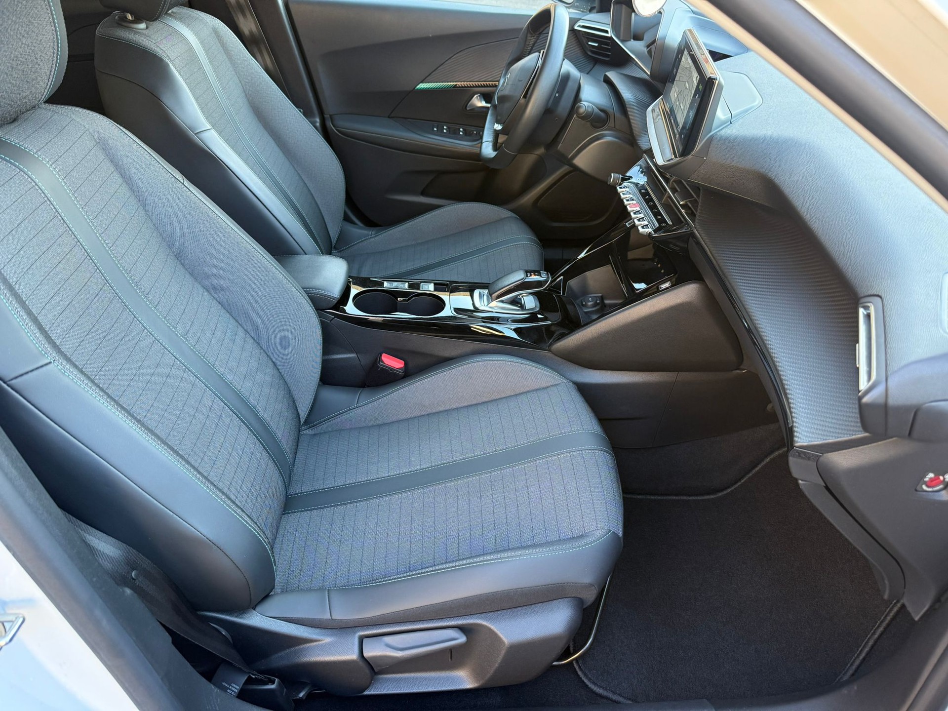 PEUGEOT 2008 e Allure Pack-image-9