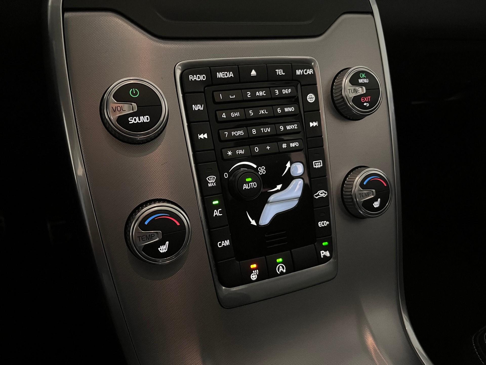 VOLVO V70 D4 Momentum Dynamic Edition Geartronic * FAMILY PACK - WINTER PROFESSIONAL PACK *-image-15