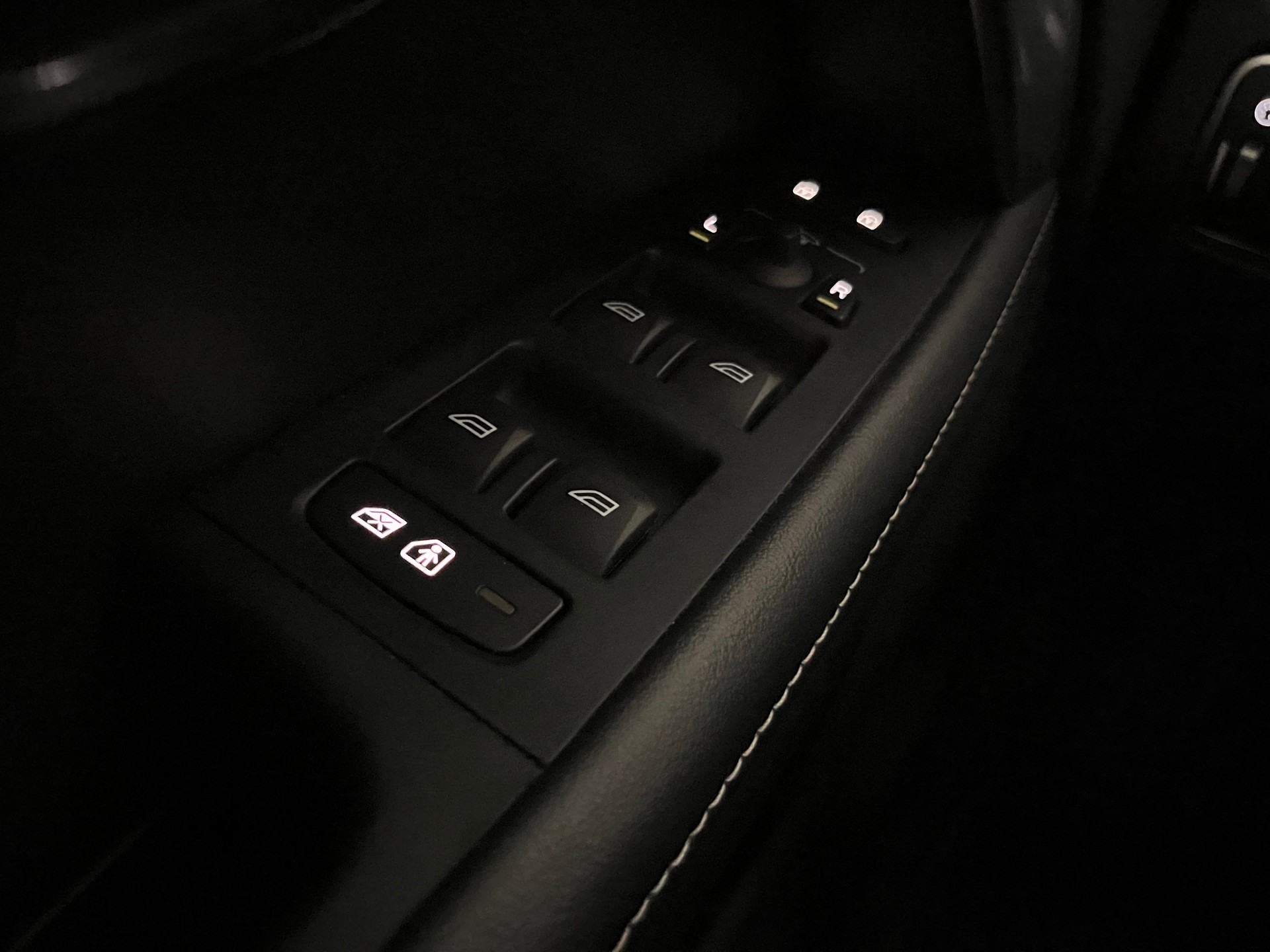 VOLVO V70 D4 Momentum Dynamic Edition Geartronic * FAMILY PACK - WINTER PROFESSIONAL PACK *-image-20