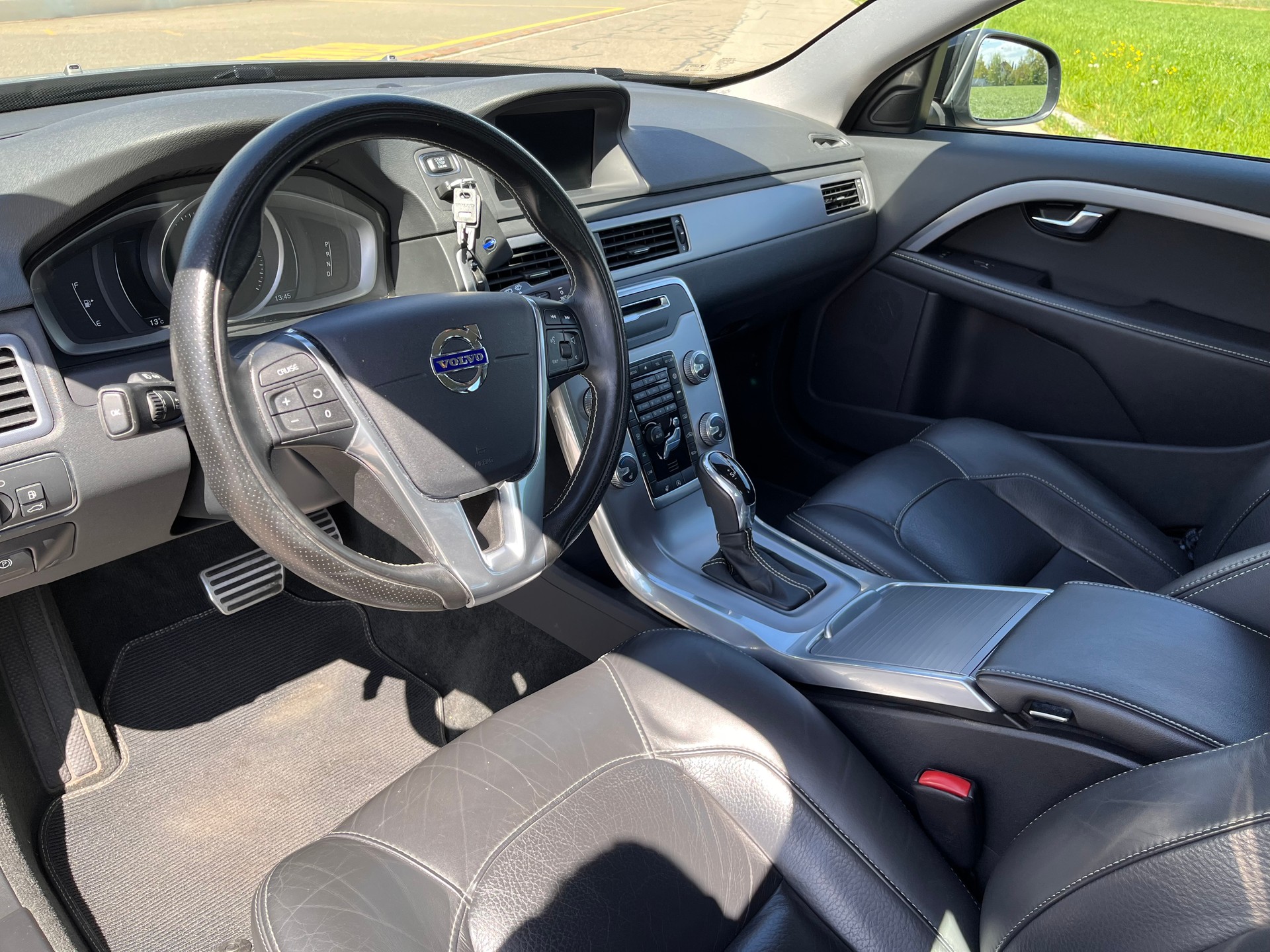 VOLVO V70 D4 Momentum Dynamic Edition Geartronic * FAMILY PACK - WINTER PROFESSIONAL PACK *-image-10