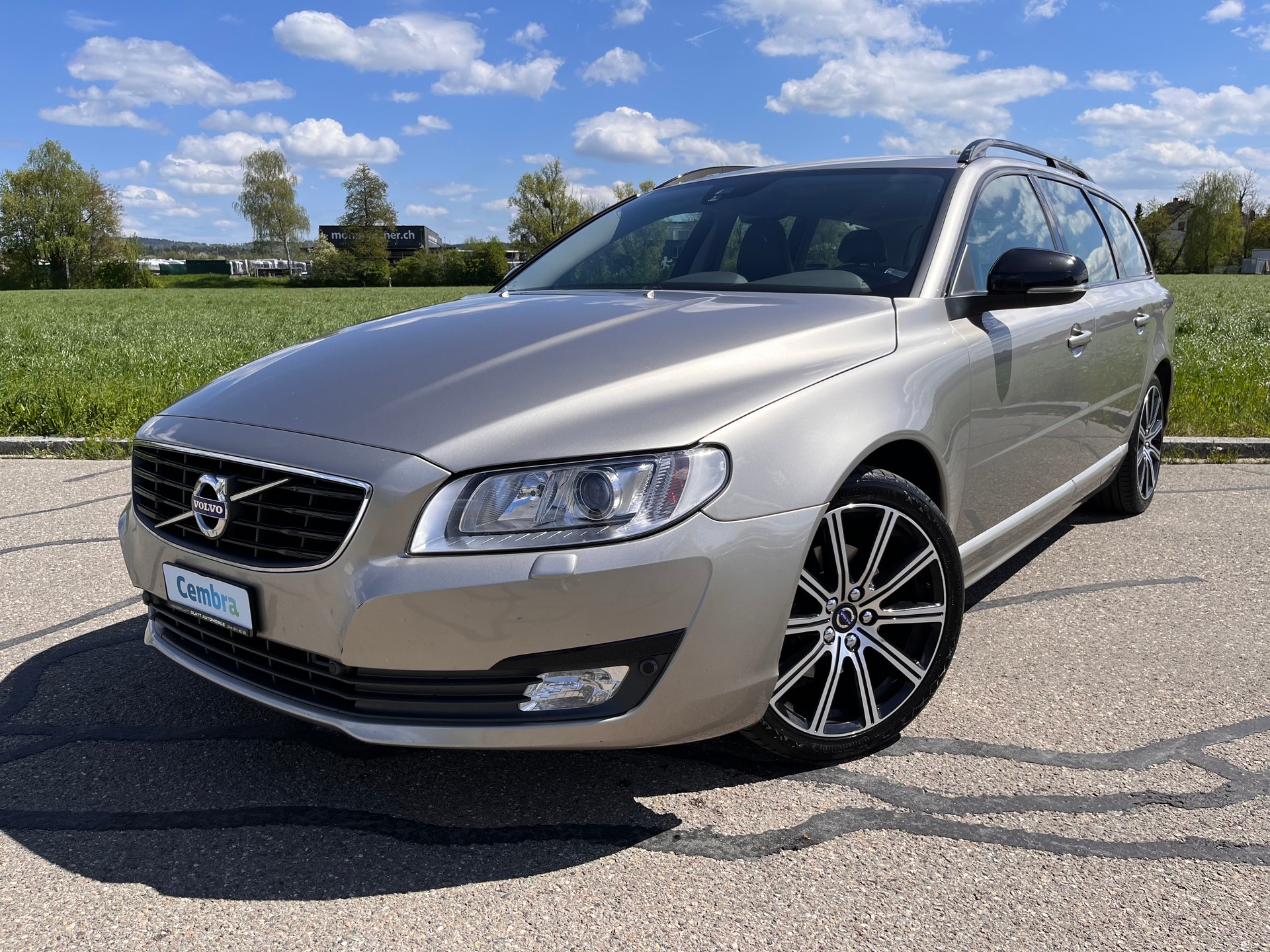 VOLVO V70 D4 Momentum Dynamic Edition Geartronic * FAMILY PACK - WINTER PROFESSIONAL PACK *