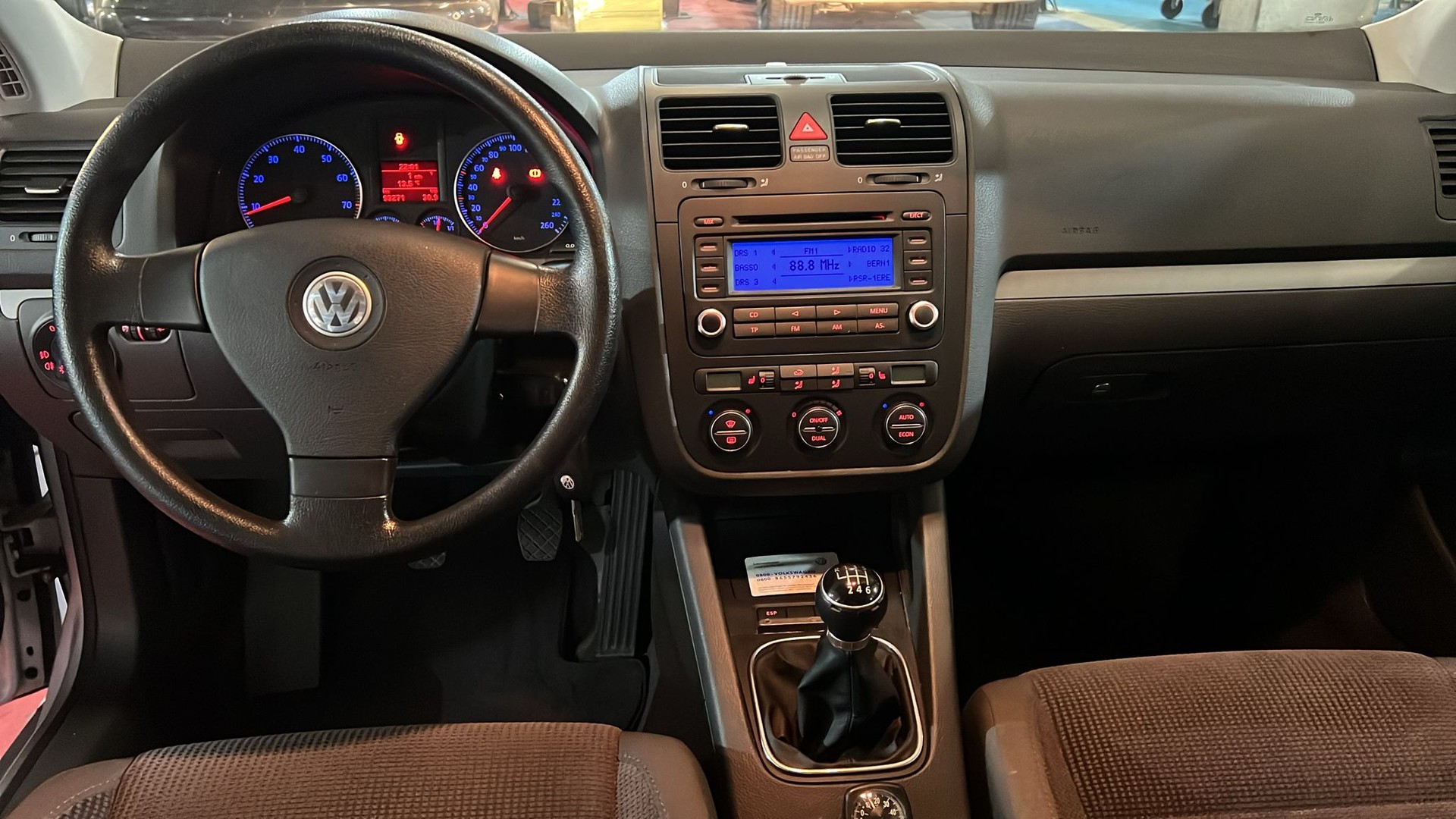 VW Jetta 2.0 FSI-image-9