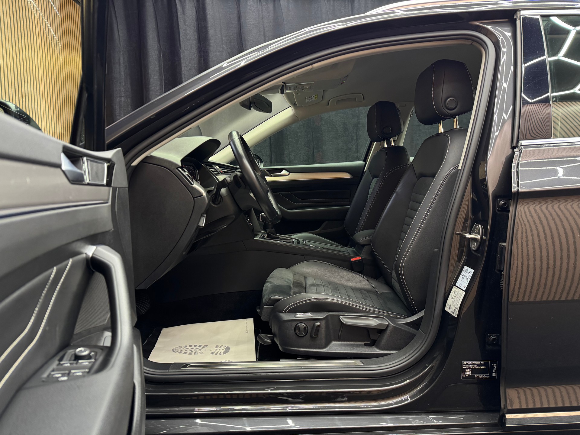 VW Passat Variant 2.0 TDI 200 Elegance DSG 4m-image-10
