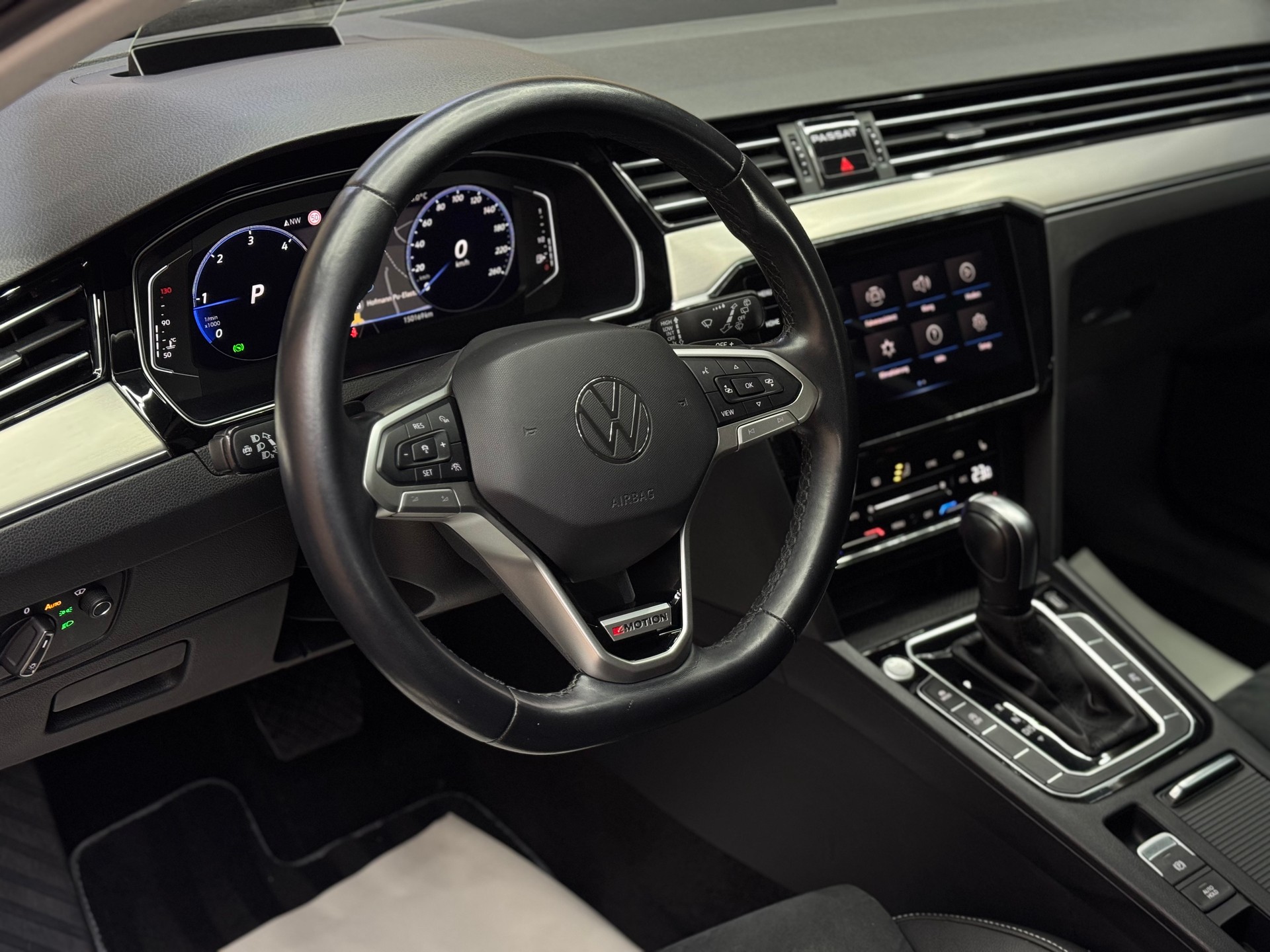 VW Passat Variant 2.0 TDI 200 Elegance DSG 4m-image-9