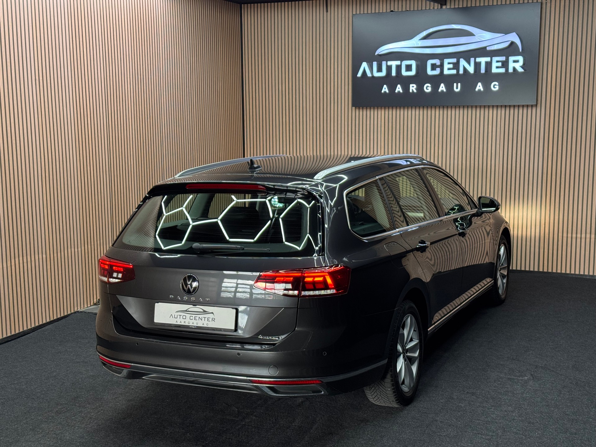 VW Passat Variant 2.0 TDI 200 Elegance DSG 4m-image-4