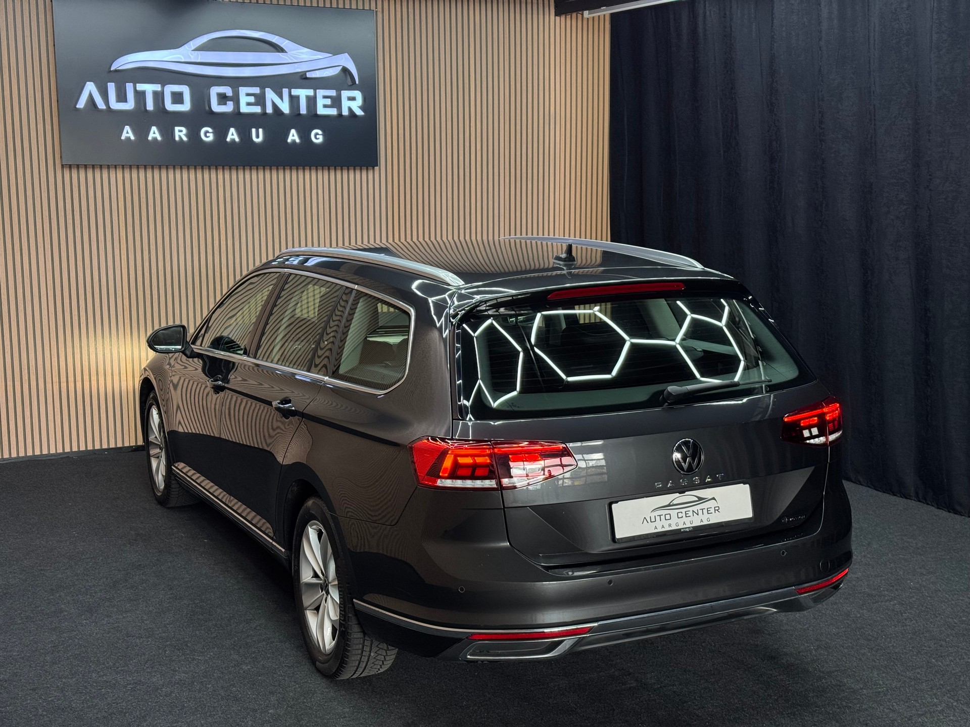 VW Passat Variant 2.0 TDI 200 Elegance DSG 4m-showroom-element-3