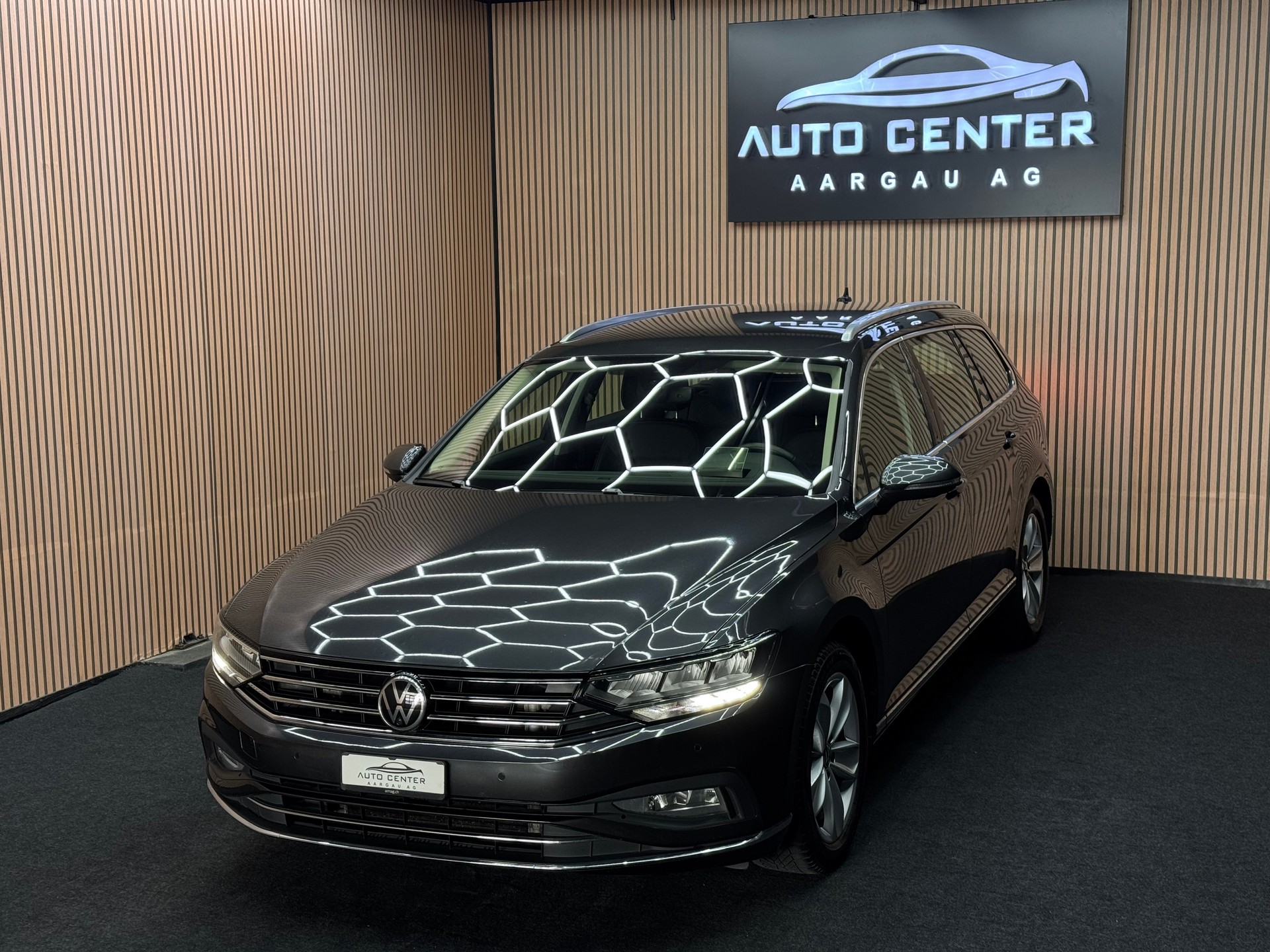 VW Passat Variant 2.0 TDI 200 Elegance DSG 4m-showroom-element-1