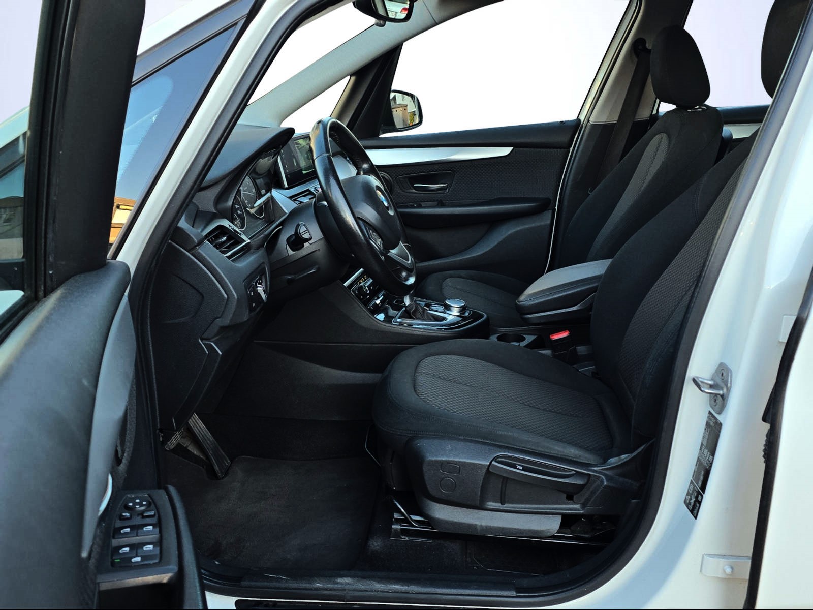 BMW 218d xDrive Gran Tourer Steptronic-image-11