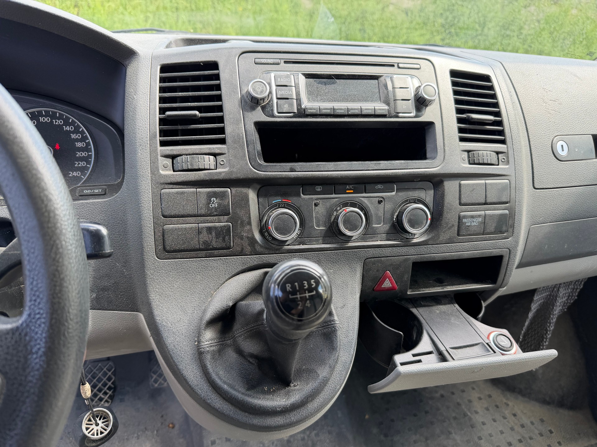 VW T5 2.0 TDI Entry-image-2