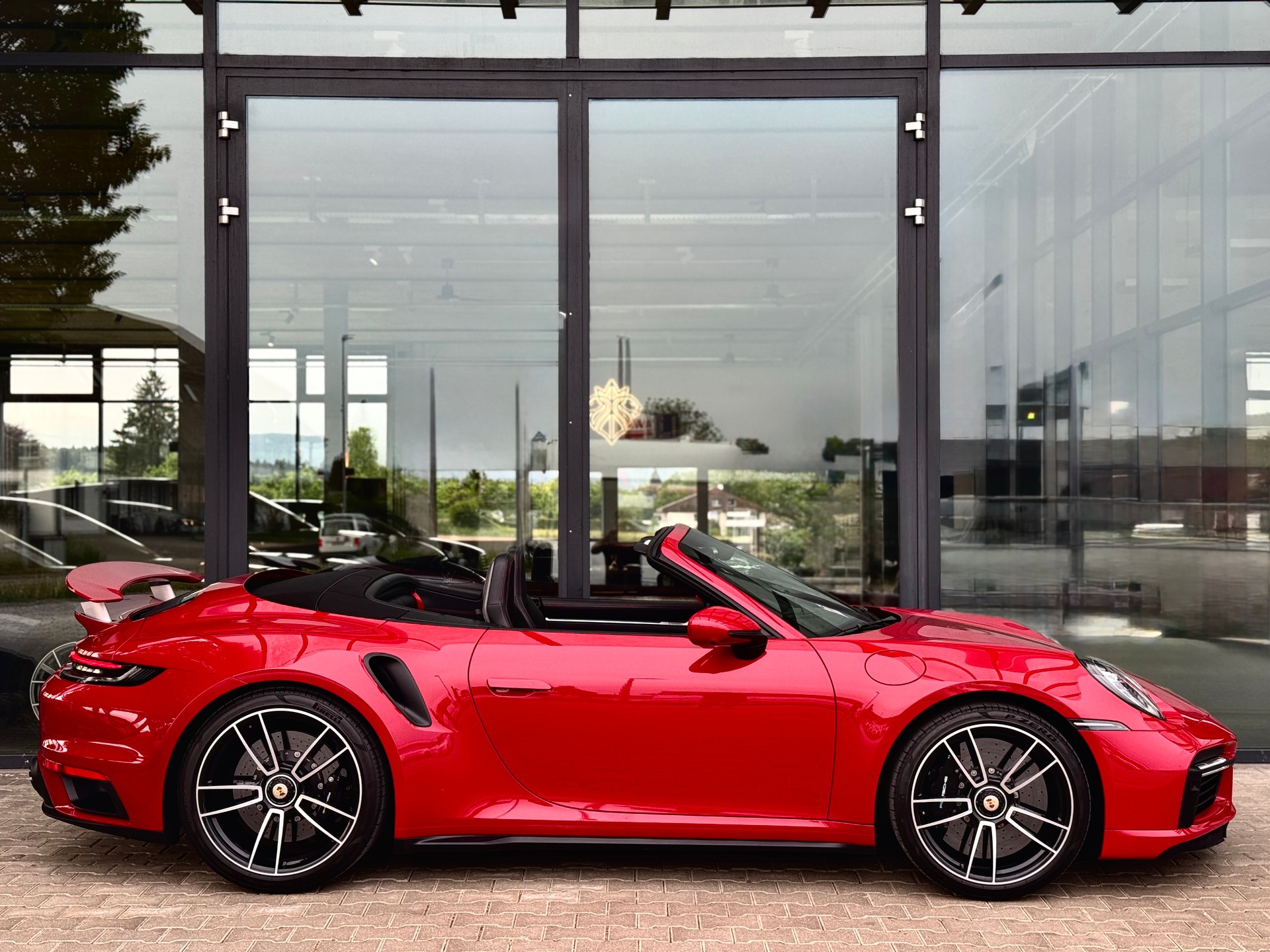 PORSCHE 911 Turbo S Cabriolet PDK *2 Jahre Porsche Approved Garantie*-image-8