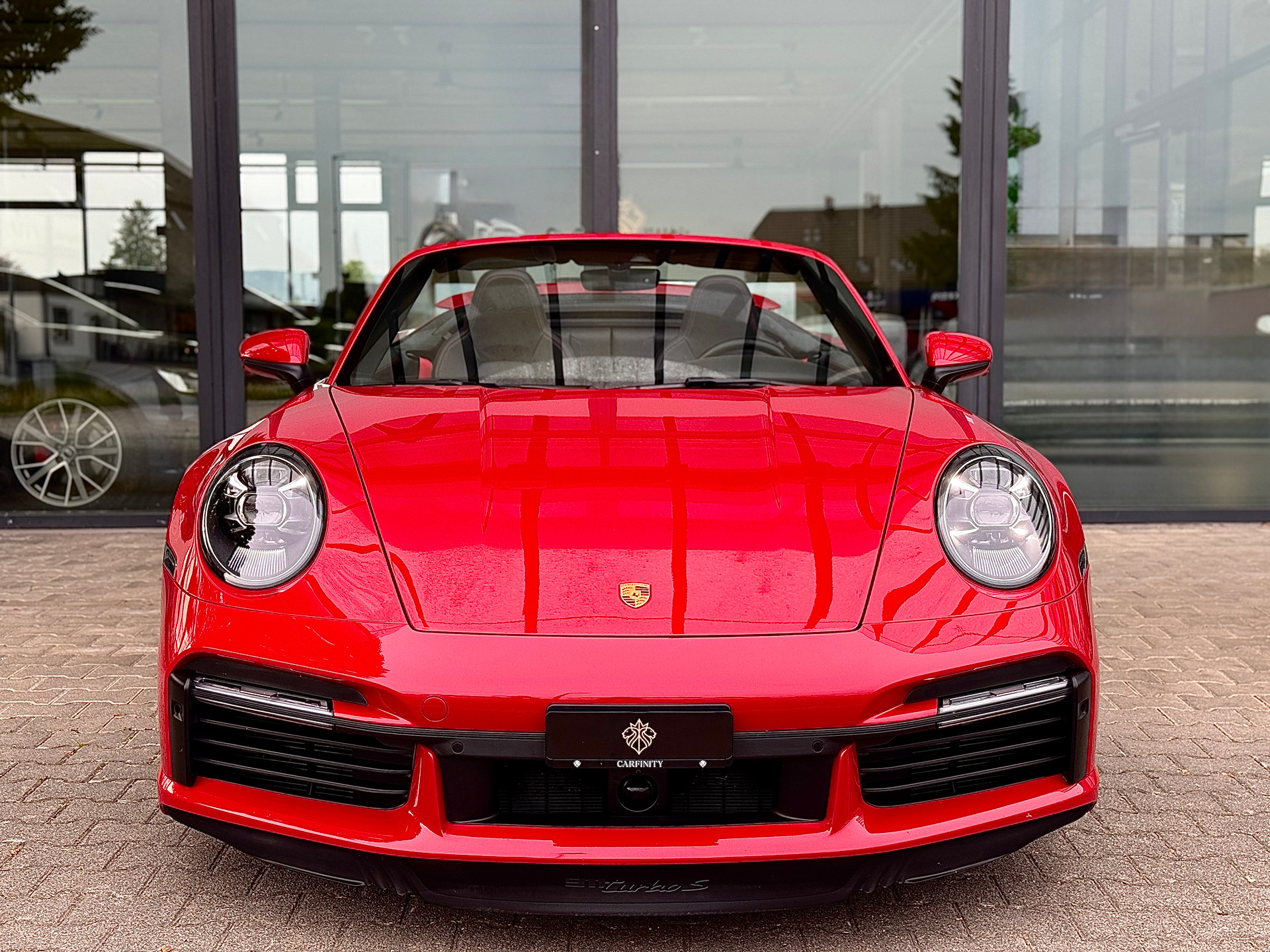 PORSCHE 911 Turbo S Cabriolet PDK *2 Jahre Porsche Approved Garantie*-showroom-element-1