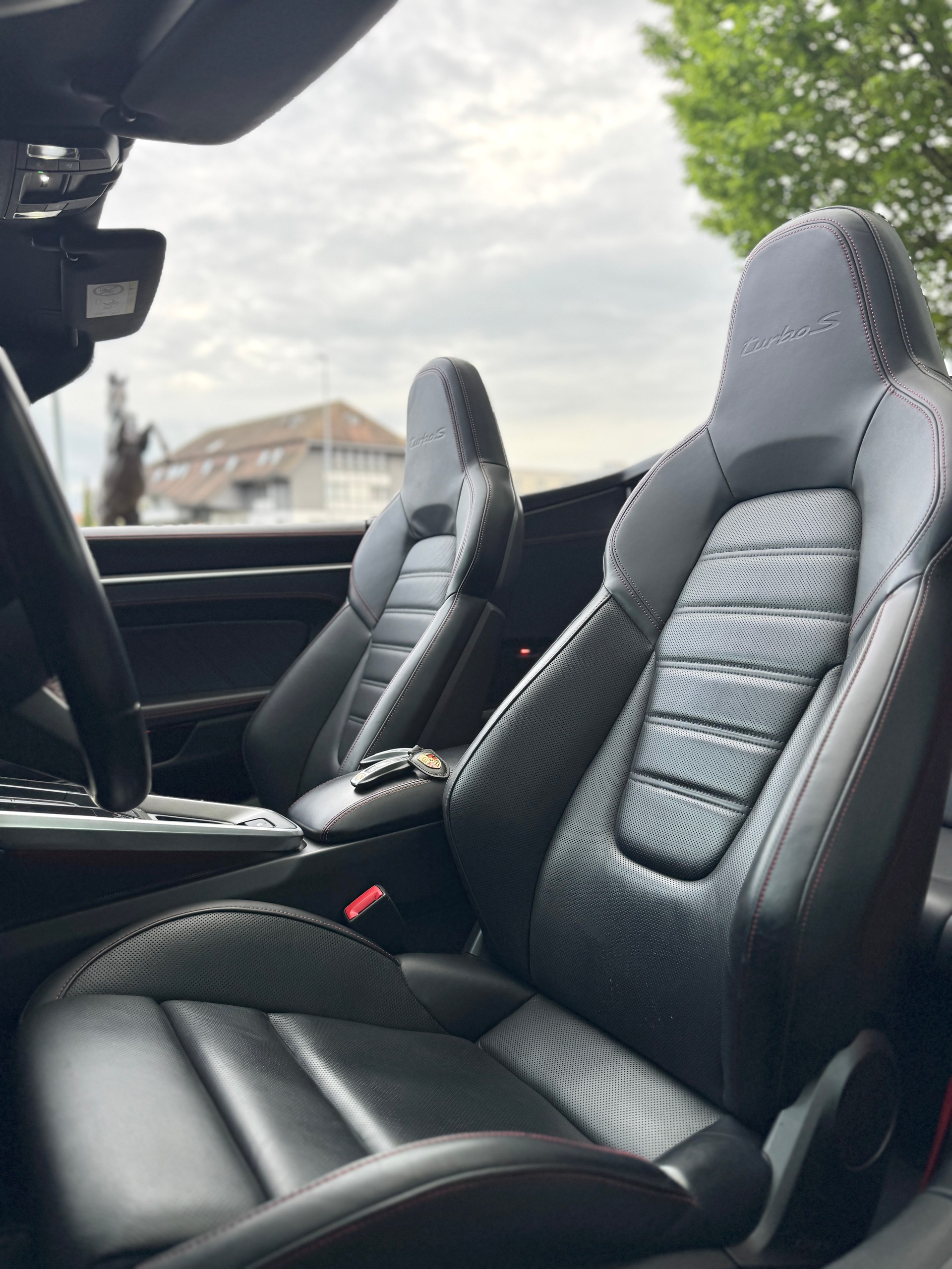 PORSCHE 911 Turbo S Cabriolet PDK *2 Jahre Porsche Approved Garantie*-image-12