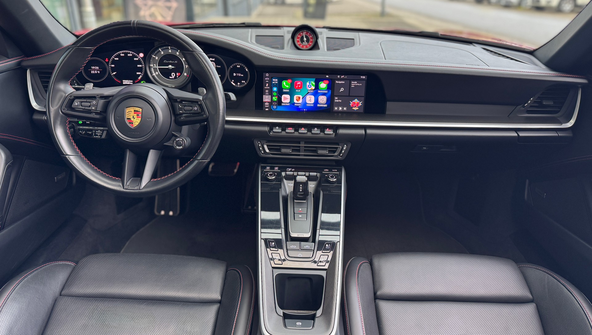 PORSCHE 911 Turbo S Cabriolet PDK *2 Jahre Porsche Approved Garantie*-image-9