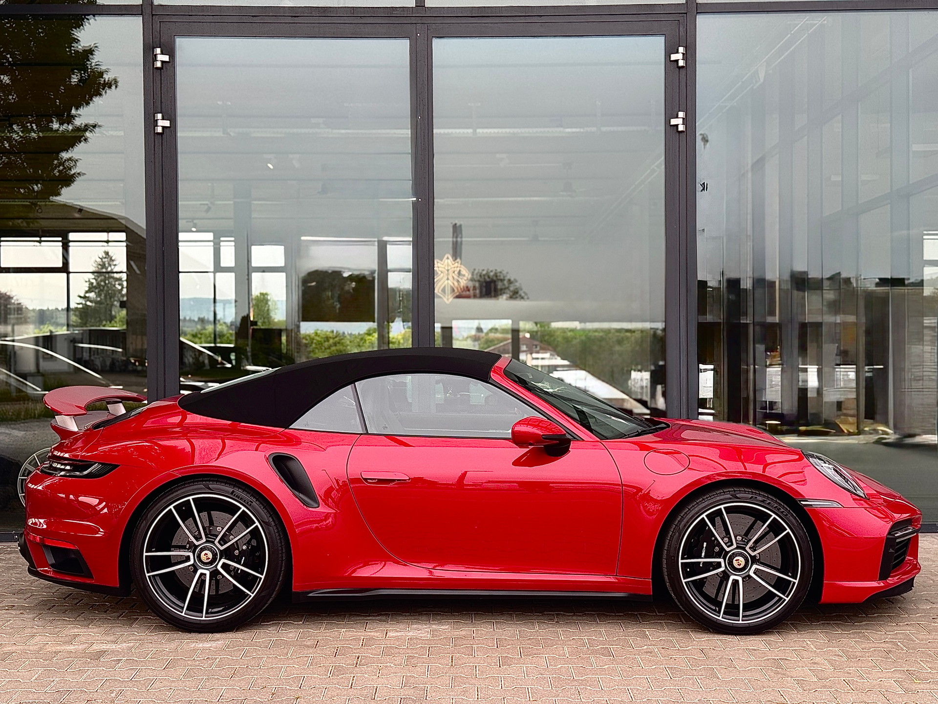 PORSCHE 911 Turbo S Cabriolet PDK *2 Jahre Porsche Approved Garantie*-image-7