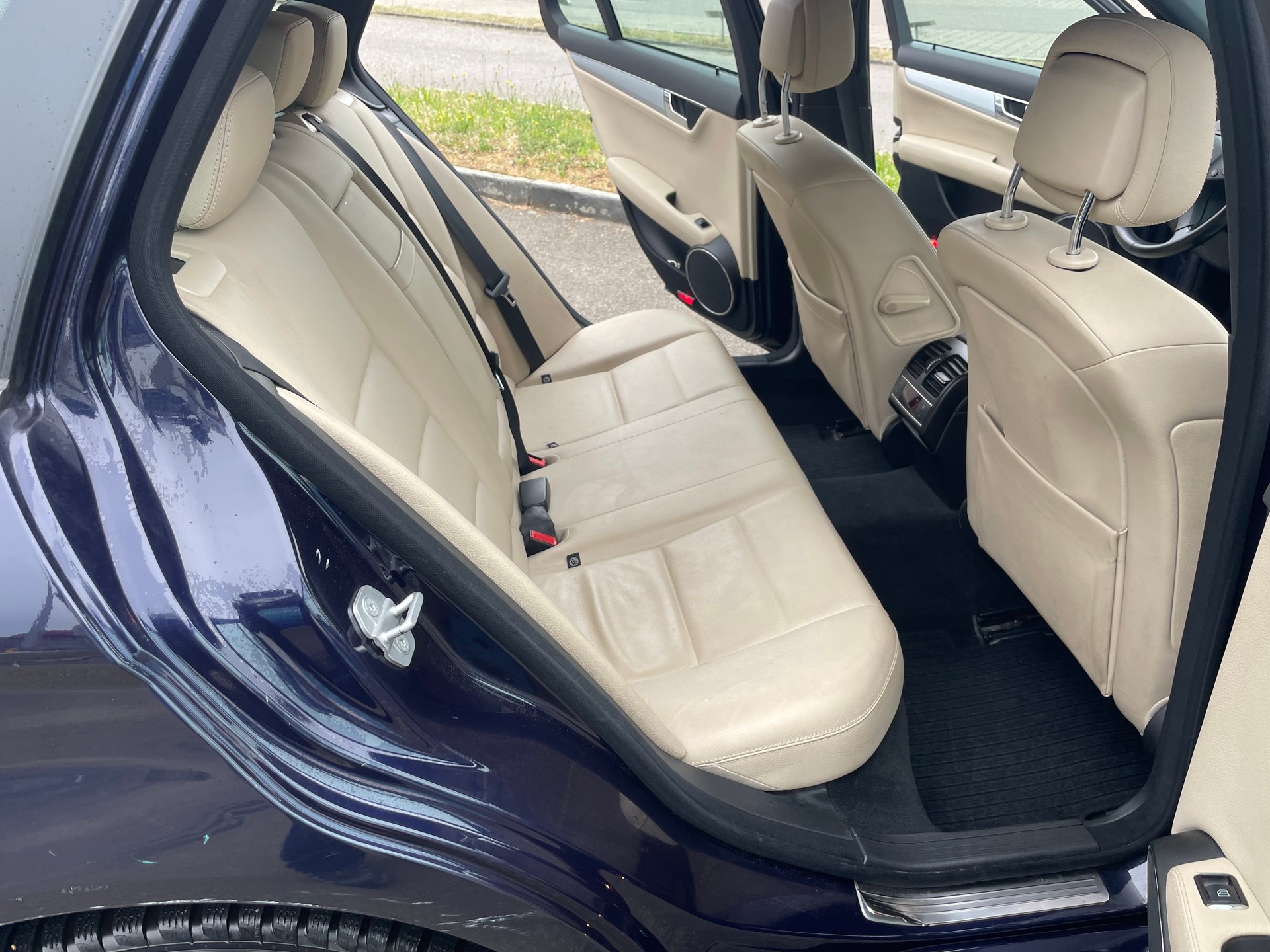 MERCEDES-BENZ C 350 CDI (320 CDI) Avantgarde 4Matic 7G-Tronic-image-12