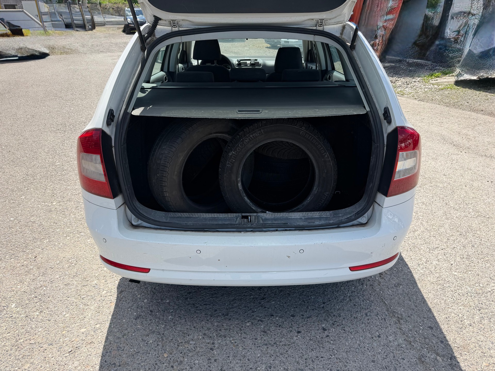 SKODA Octavia Combi 1.2 TSI Family-image-8