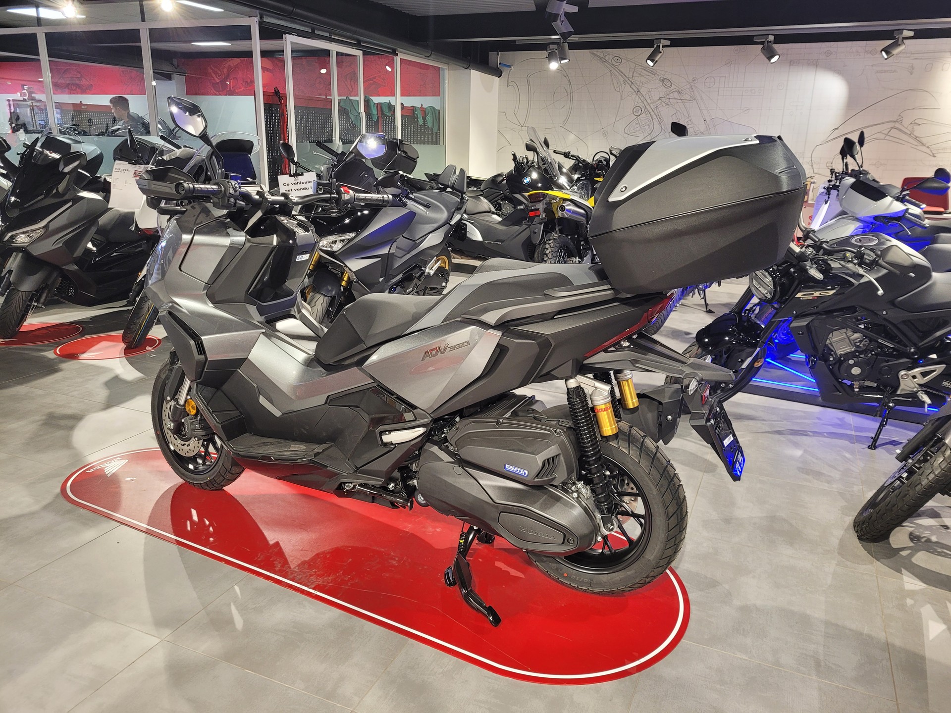 HONDA ADV 350-showroom-element-3