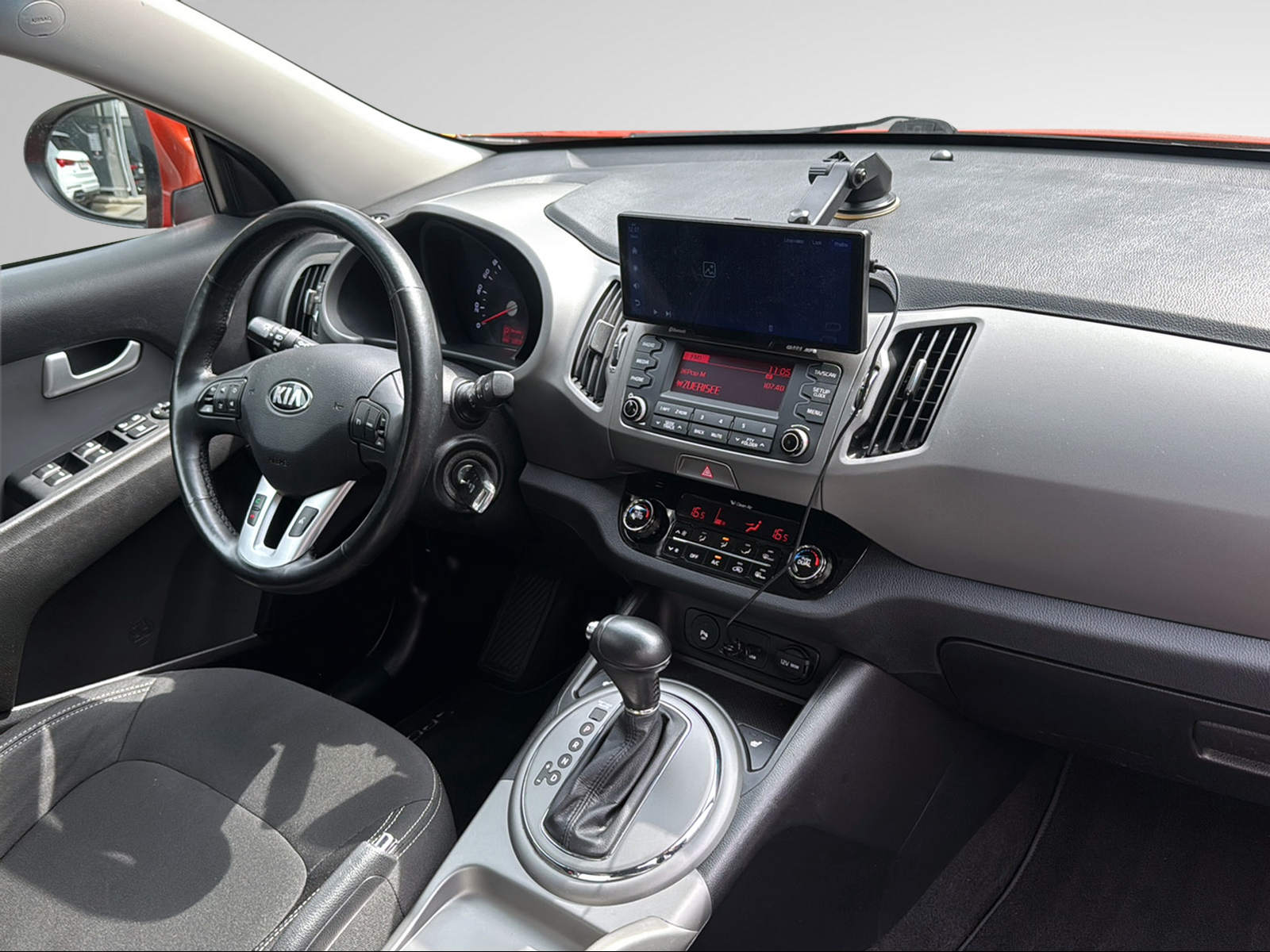 KIA Sportage 2.0 Style 4WD Automatic-image-30
