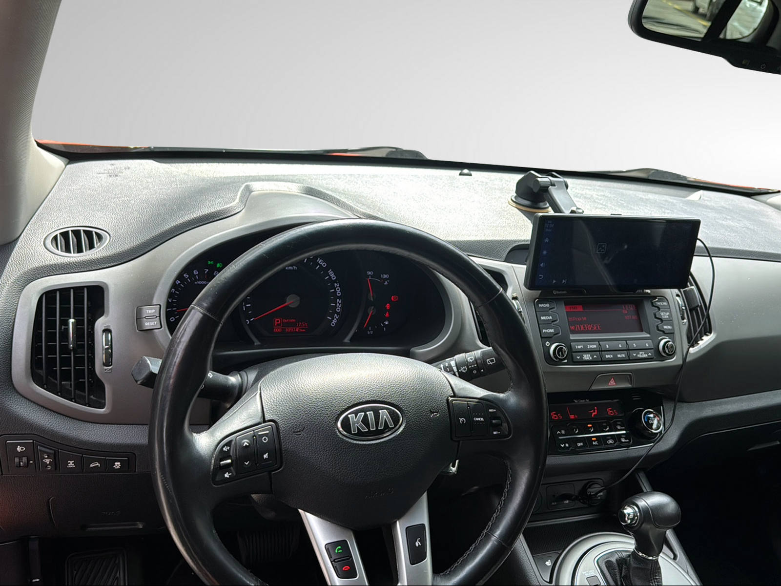 KIA Sportage 2.0 Style 4WD Automatic-image-15