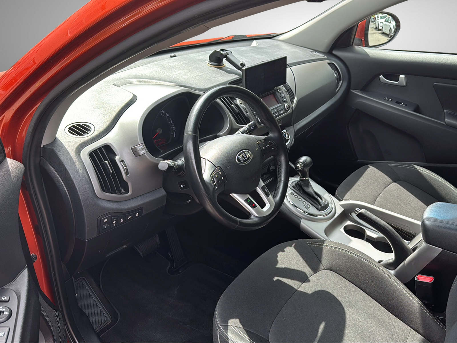 KIA Sportage 2.0 Style 4WD Automatic-image-19