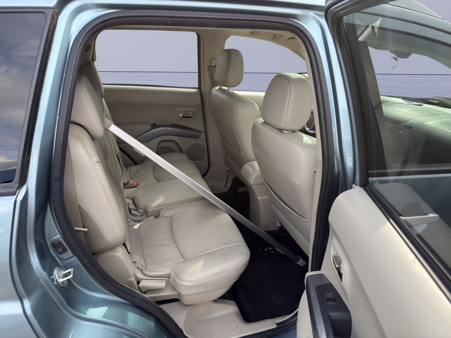 MITSUBISHI Outlander 2.2 DID Invite 4WD-image-8