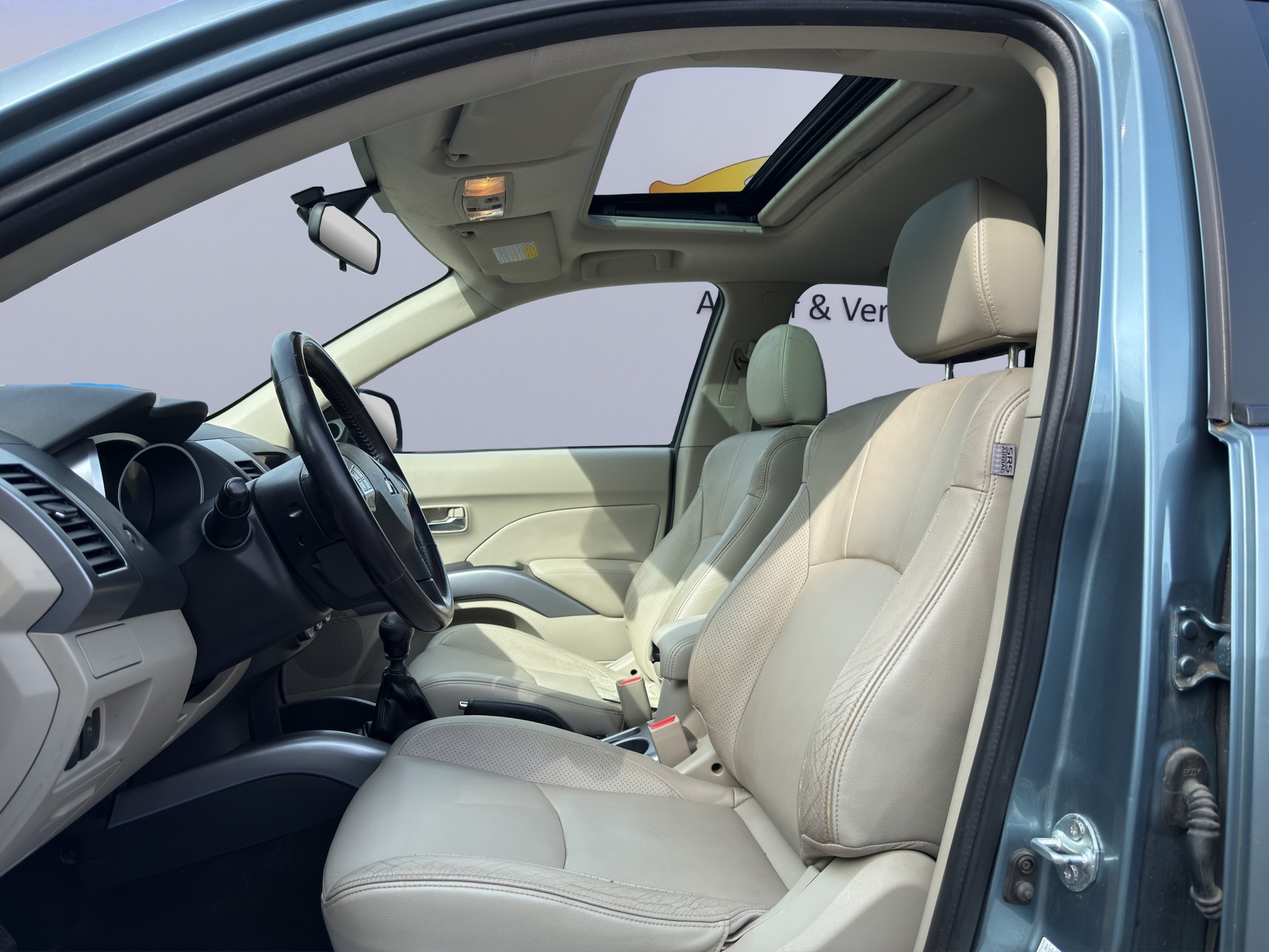 MITSUBISHI Outlander 2.2 DID Invite 4WD-image-12