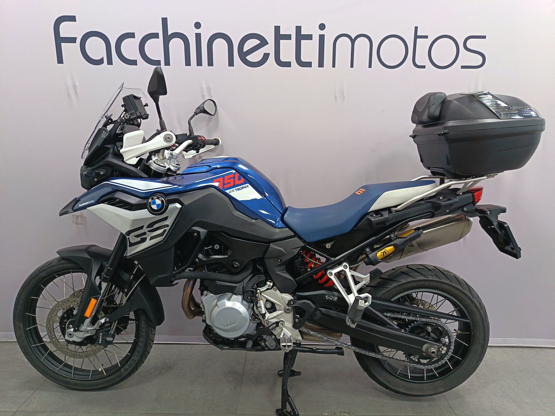 BMW F 850 GS Trophy *** Garantie étendue 06.2028 ***-showroom-element-3