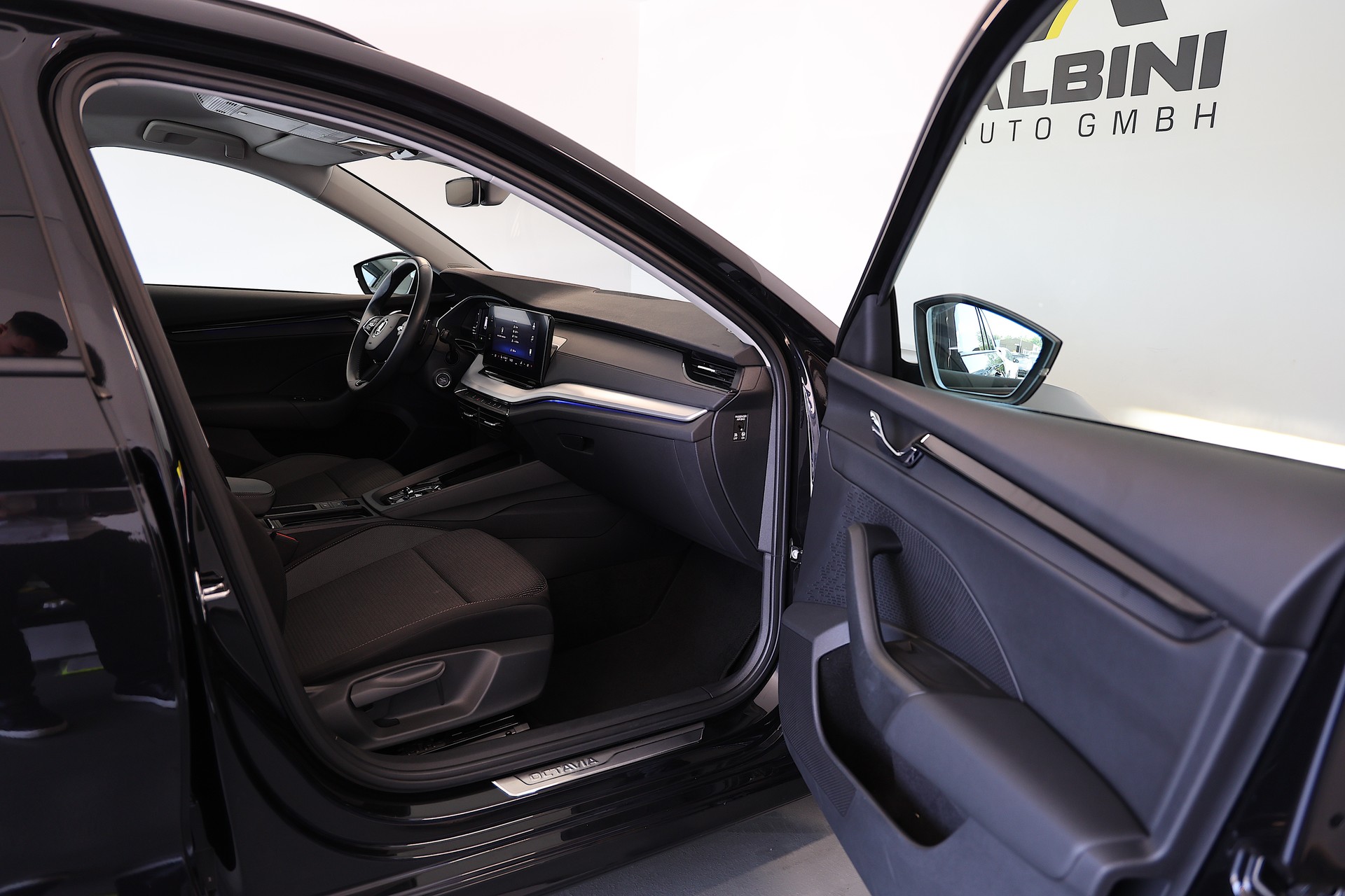 SKODA Octavia Combi 2.0 TDI DSG Ambition 4x4-image-9