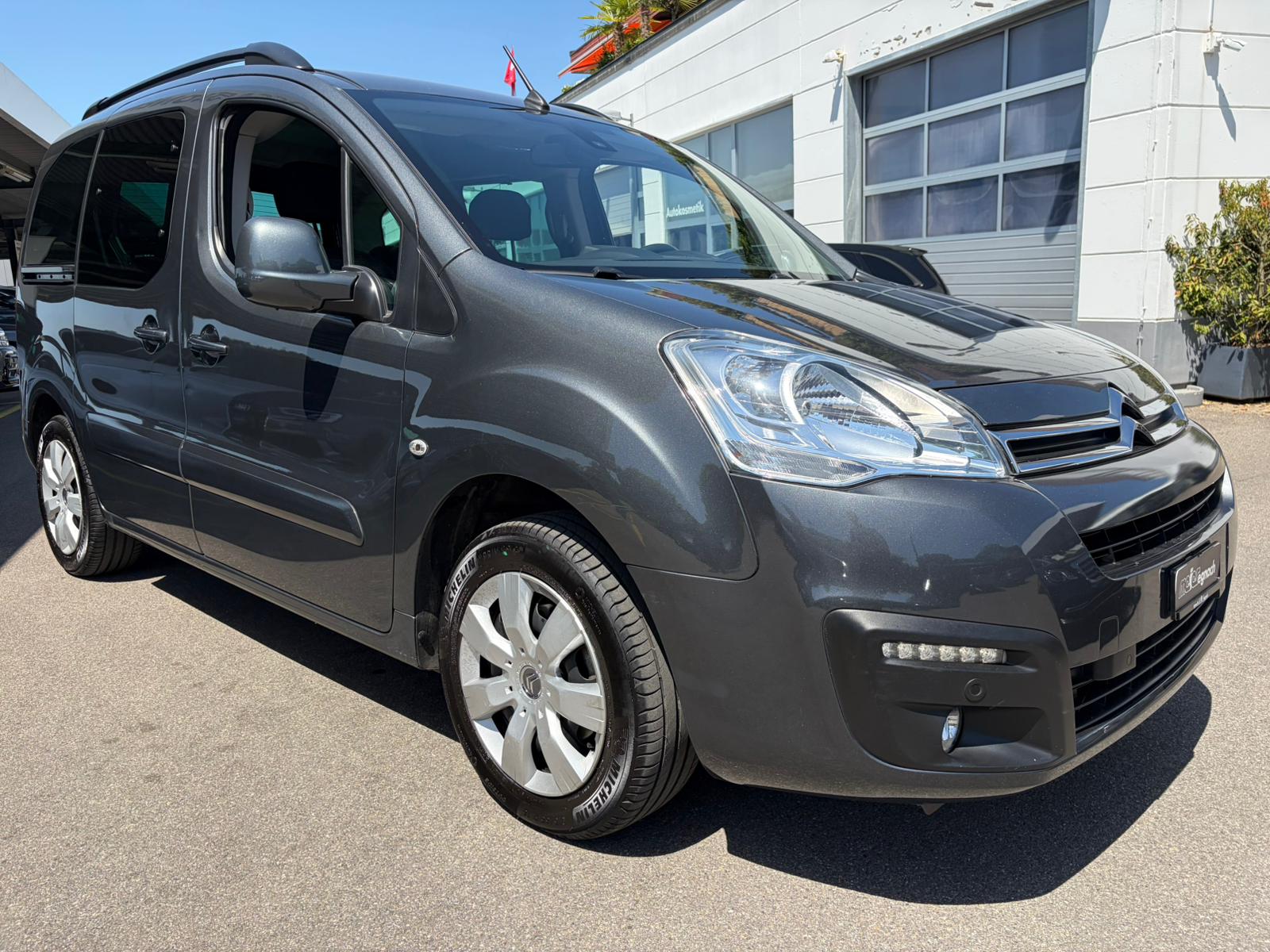 CITROEN Berlingo 1.2i Shine-image-1
