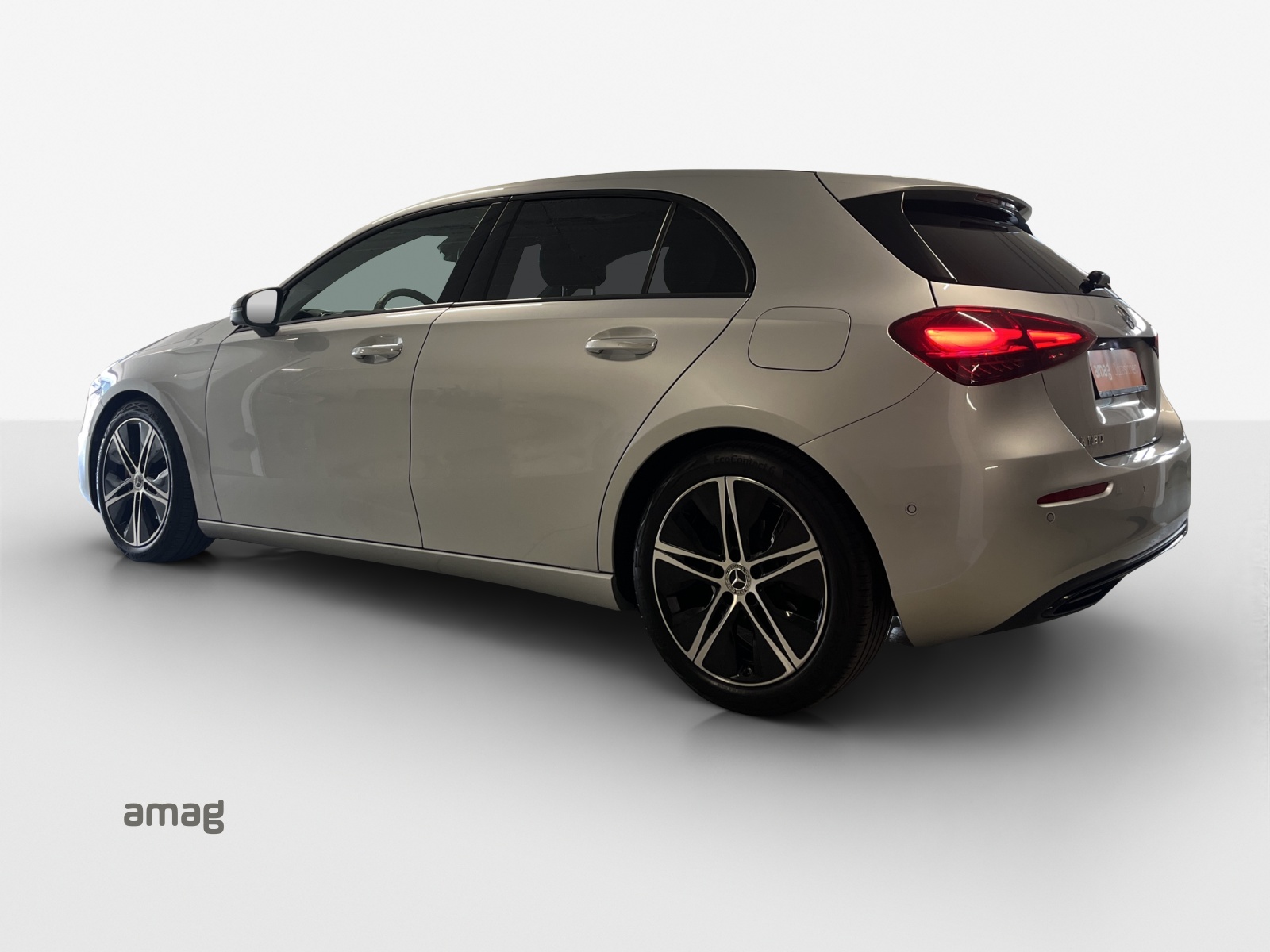 MERCEDES-BENZ A 180 7G-DCT-showroom-element-2