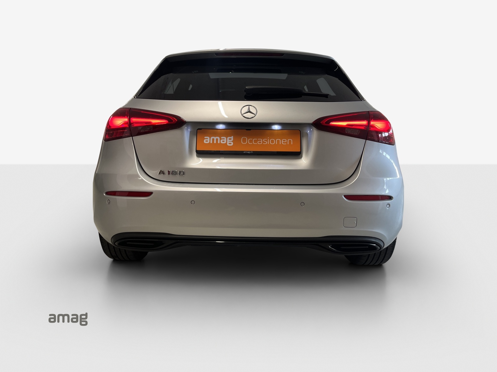 MERCEDES-BENZ A 180 7G-DCT-showroom-element-3