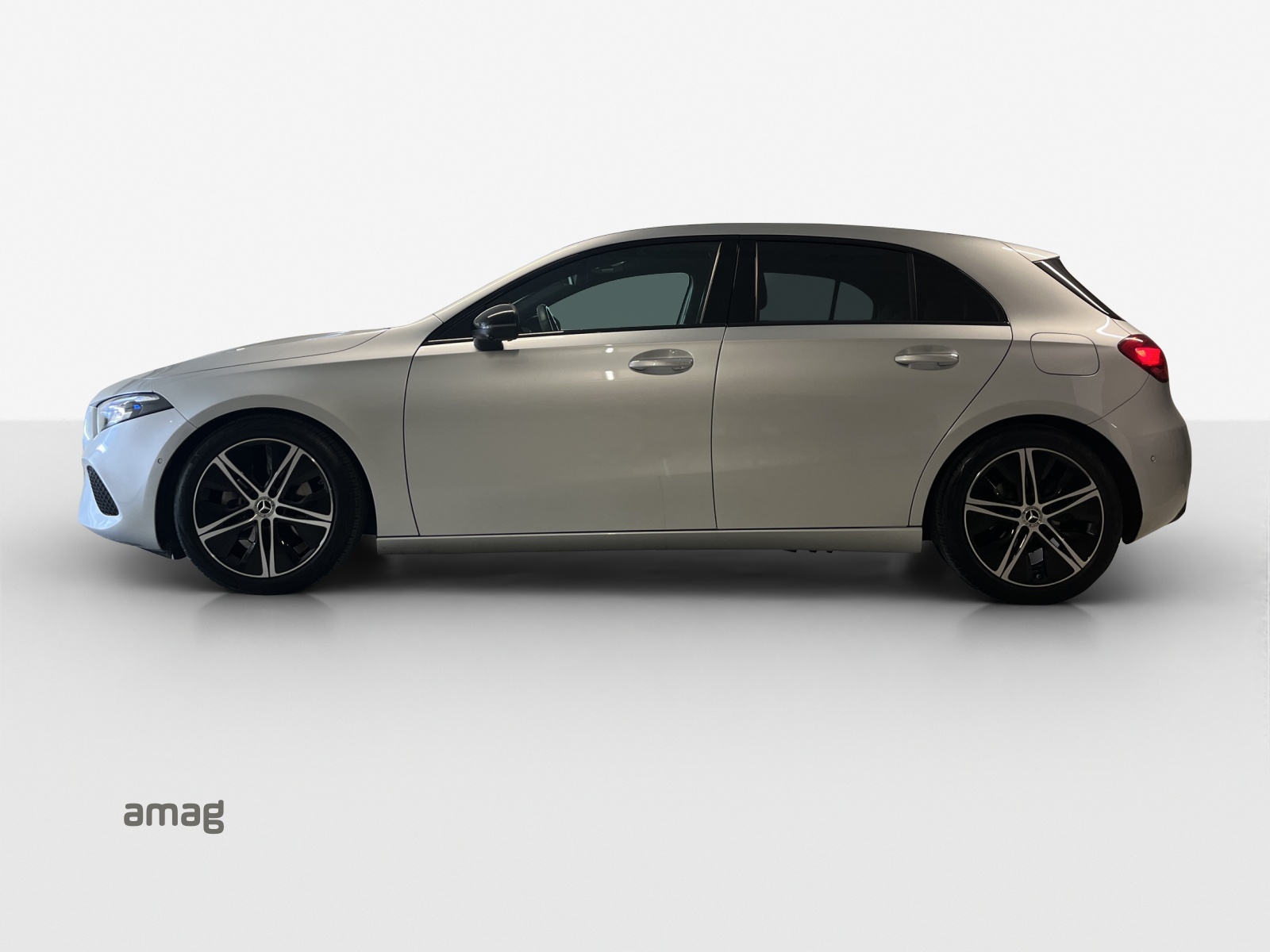 MERCEDES-BENZ A 180 7G-DCT-showroom-element-1