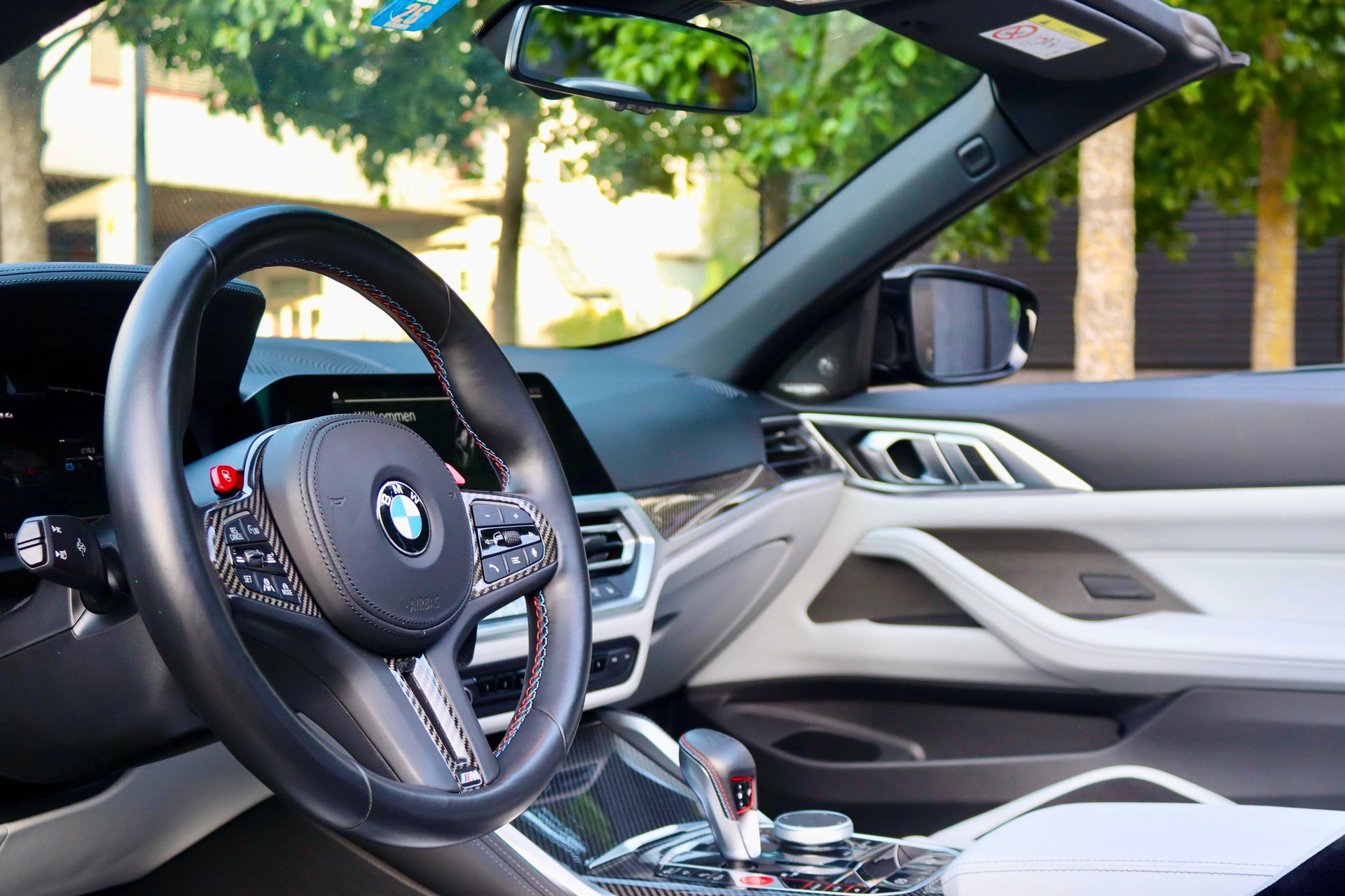 BMW BMW M4 Cabrio Competition M xDrive // M CARBON SCHALENSITZE-image-9