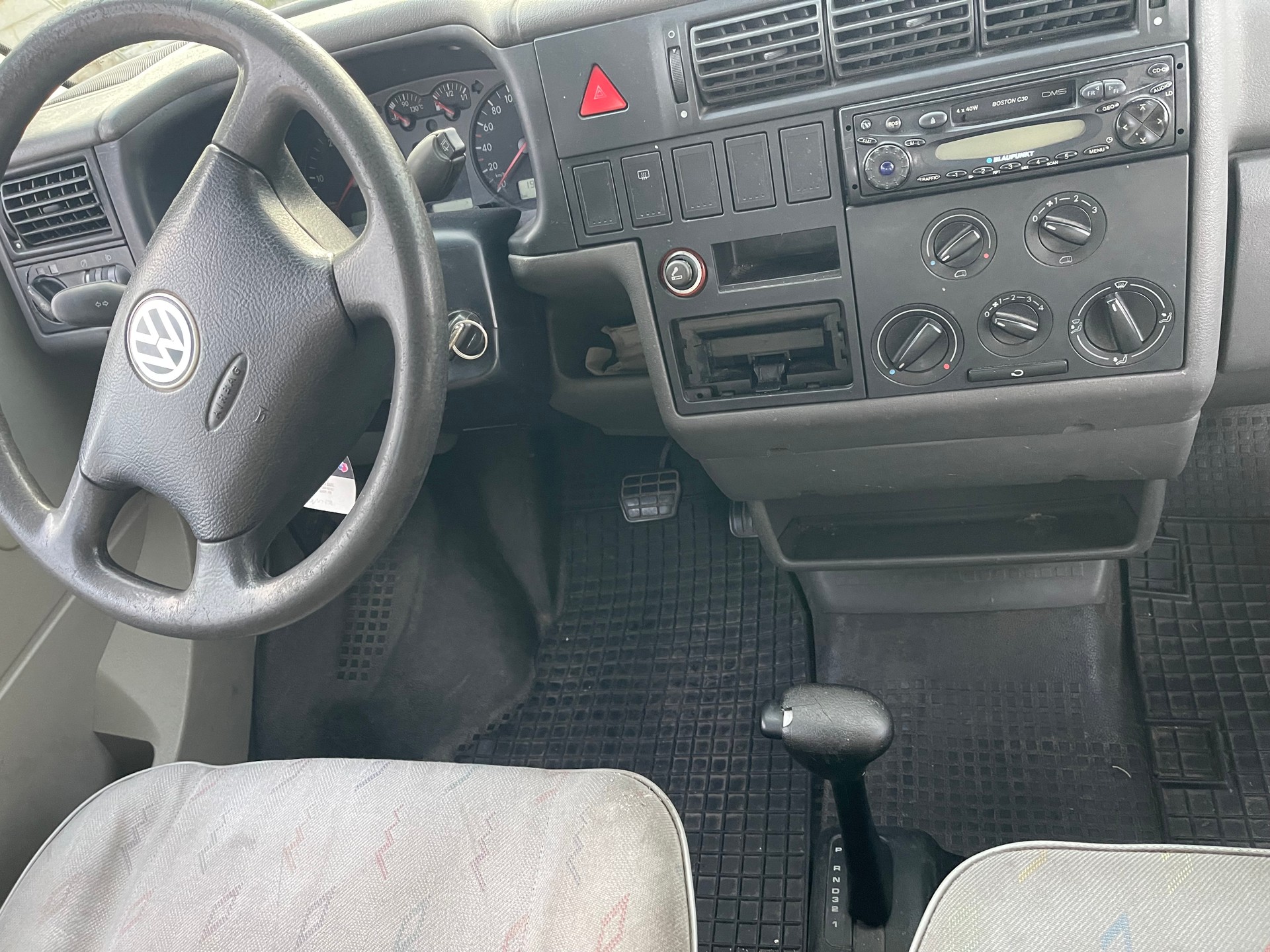 VW T4 2.5TDI 9 places. Automatic-image-3