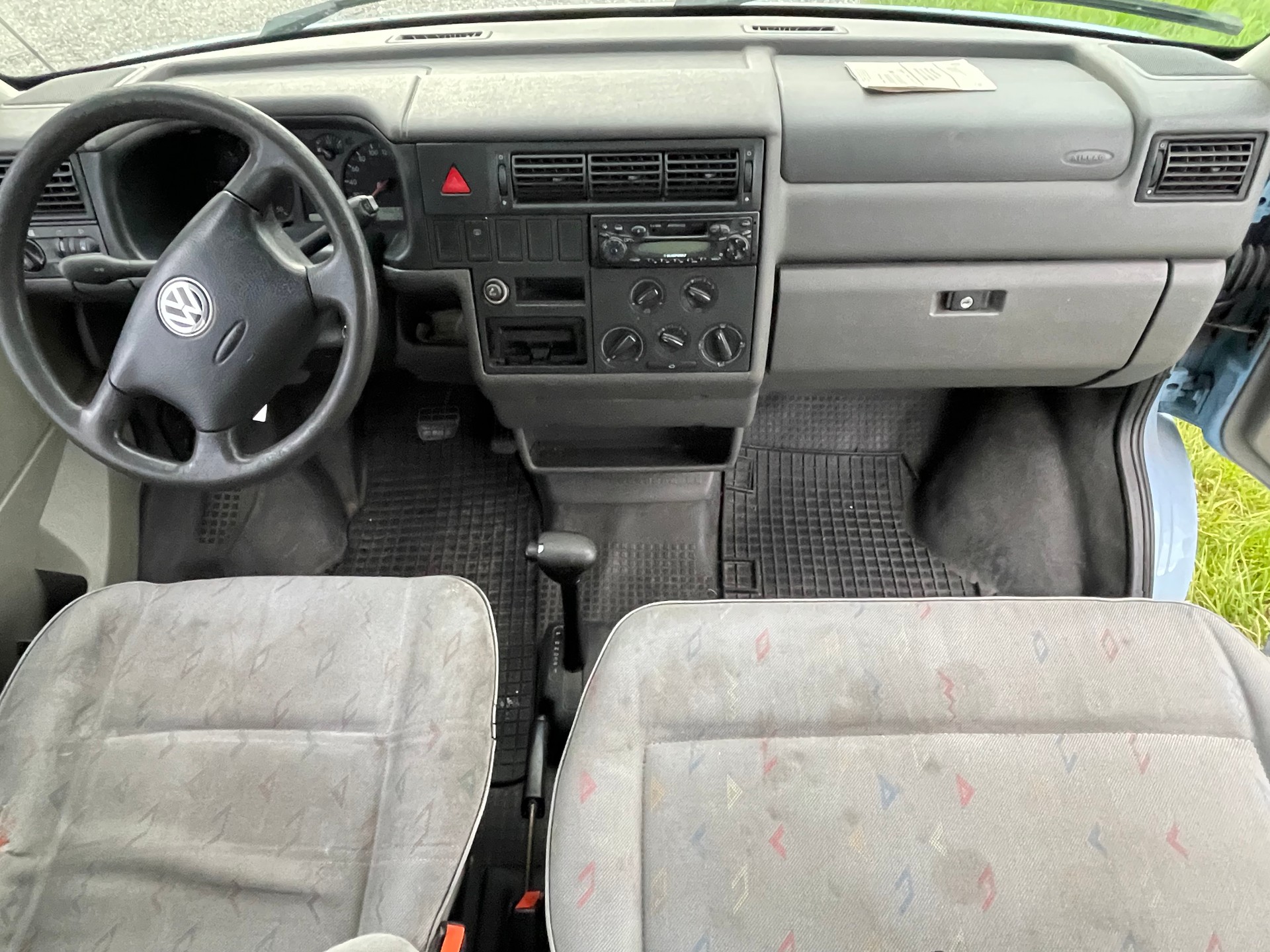 VW T4 2.5TDI 9 places. Automatic-image-4