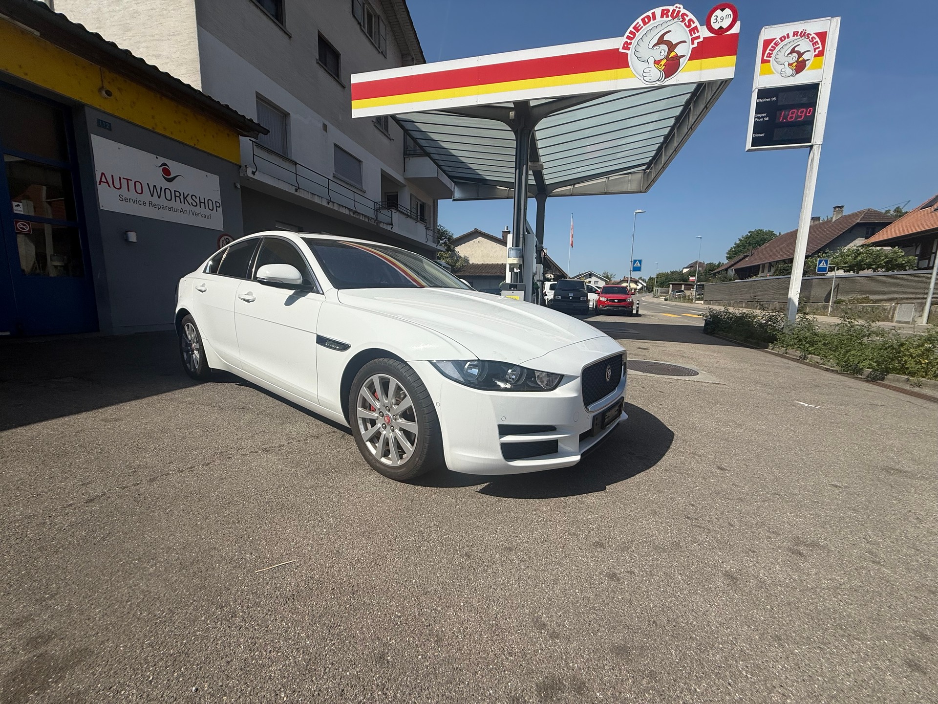 JAGUAR XE 20d Pure Automat