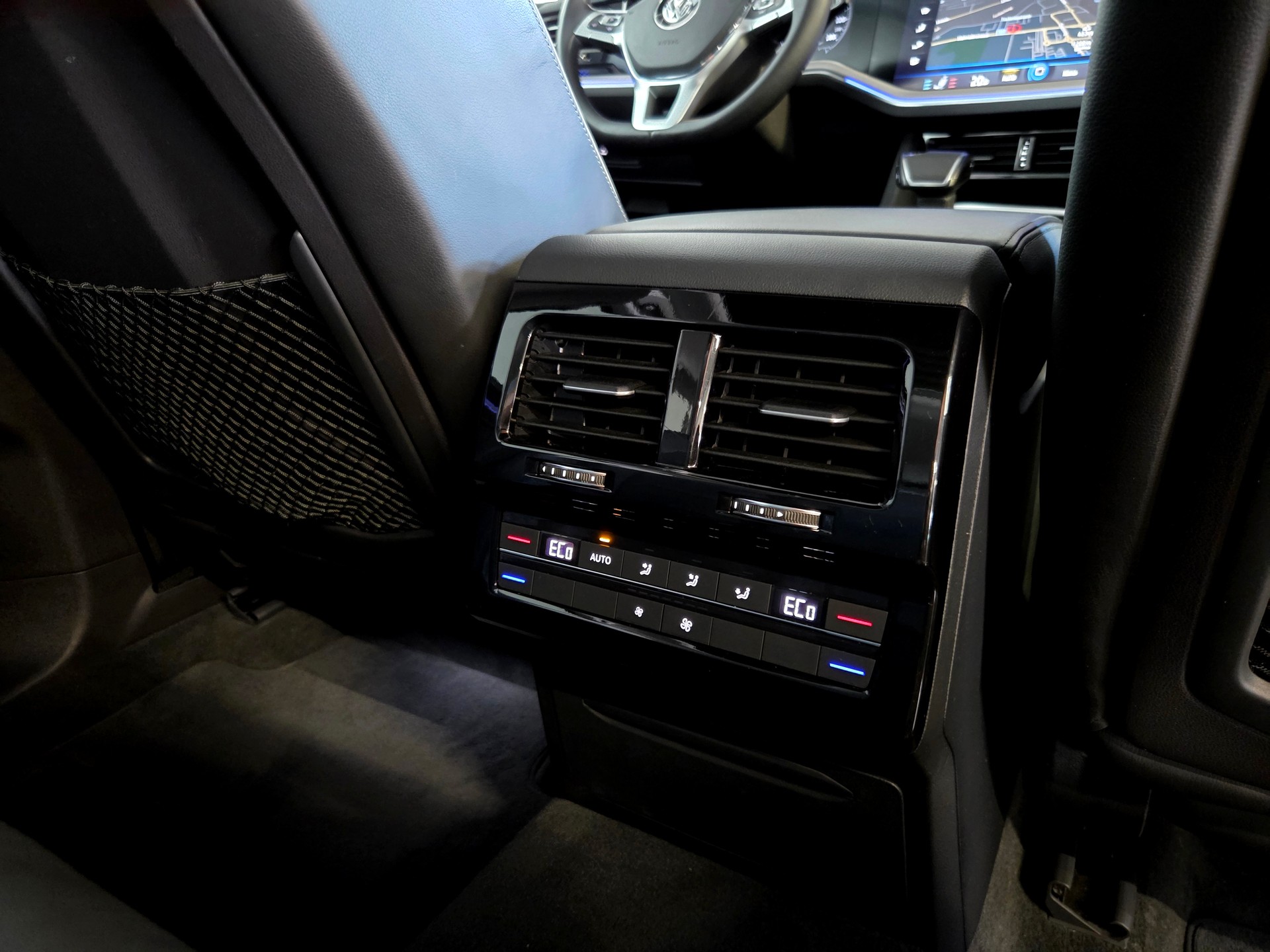 VW Touareg 3.0 V6 TDI 286 Elegance-image-28